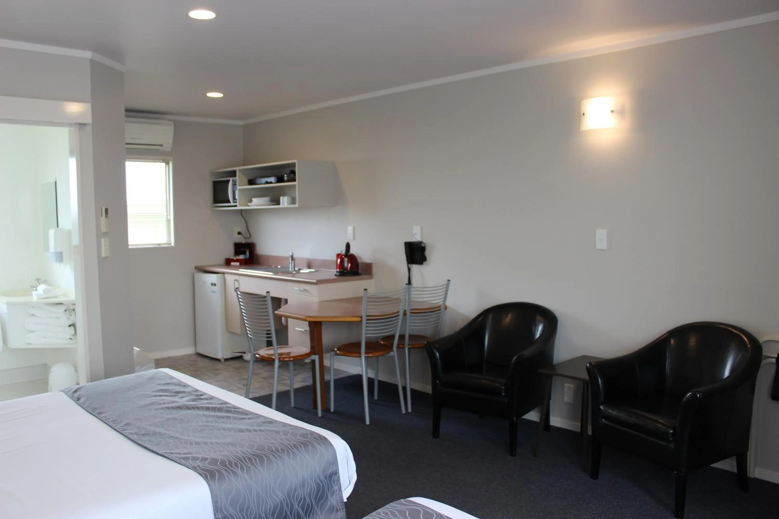 Bed in Quality Inn Acapulco Taupo