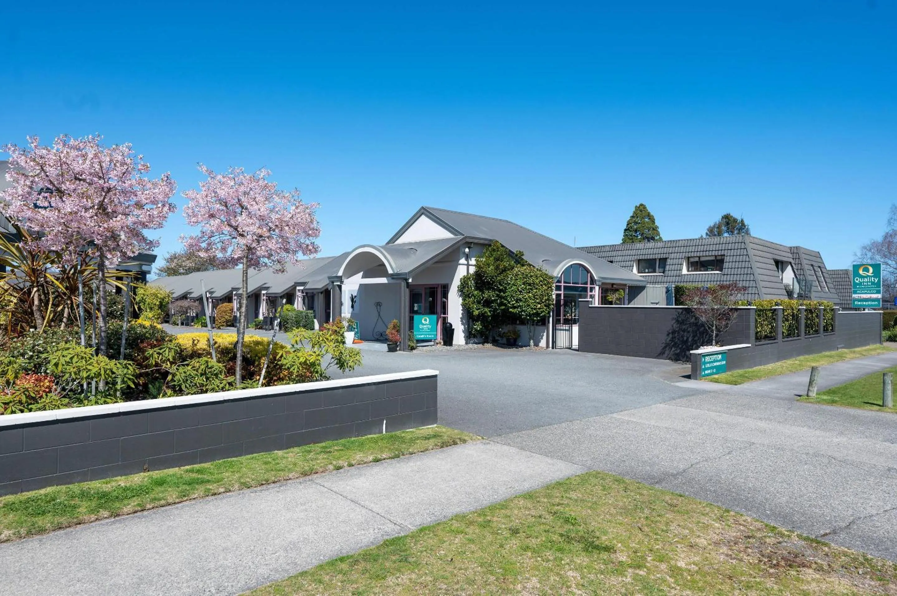 Property building in Quality Inn Acapulco Taupo