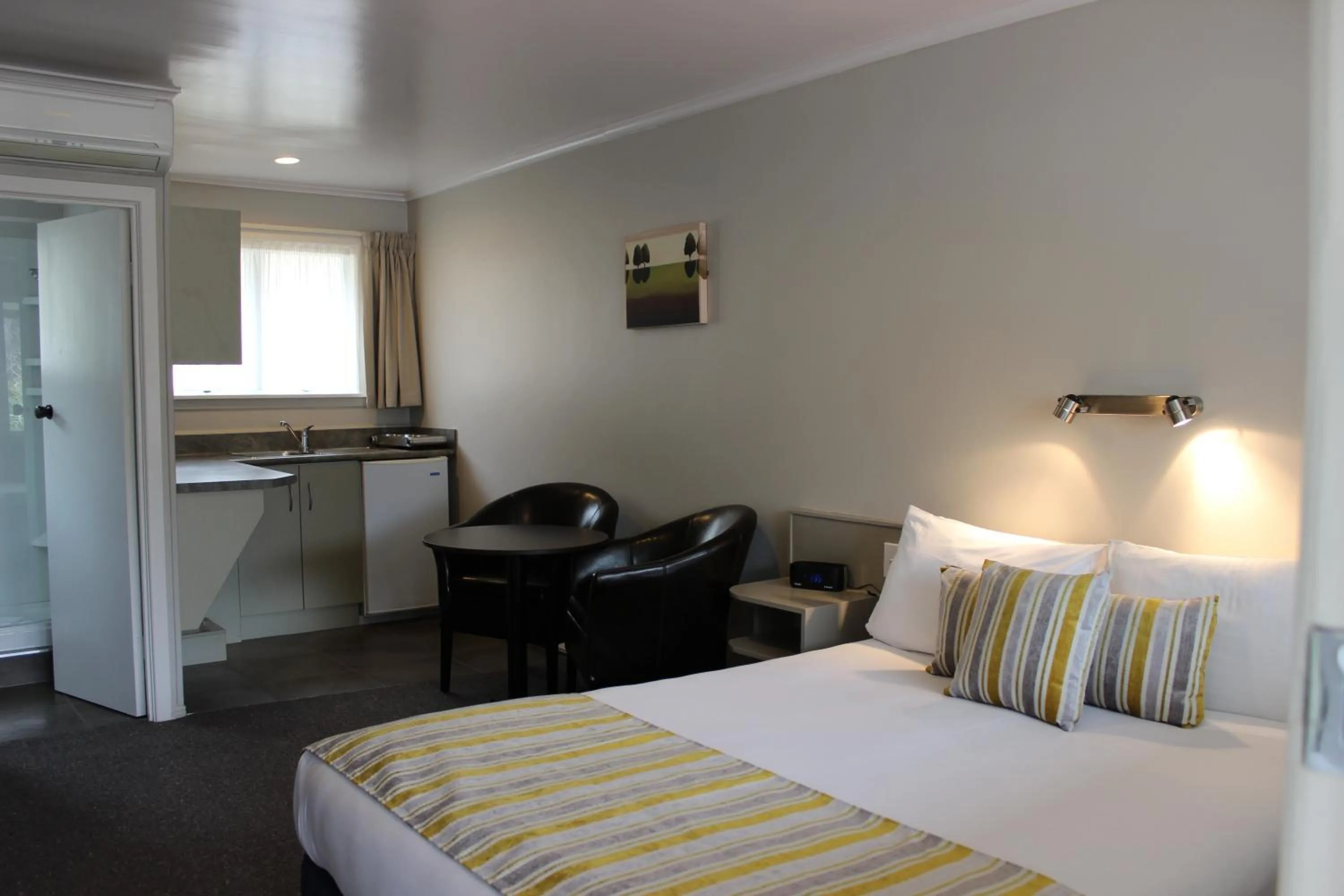 Day, Bed in Quality Inn Acapulco Taupo