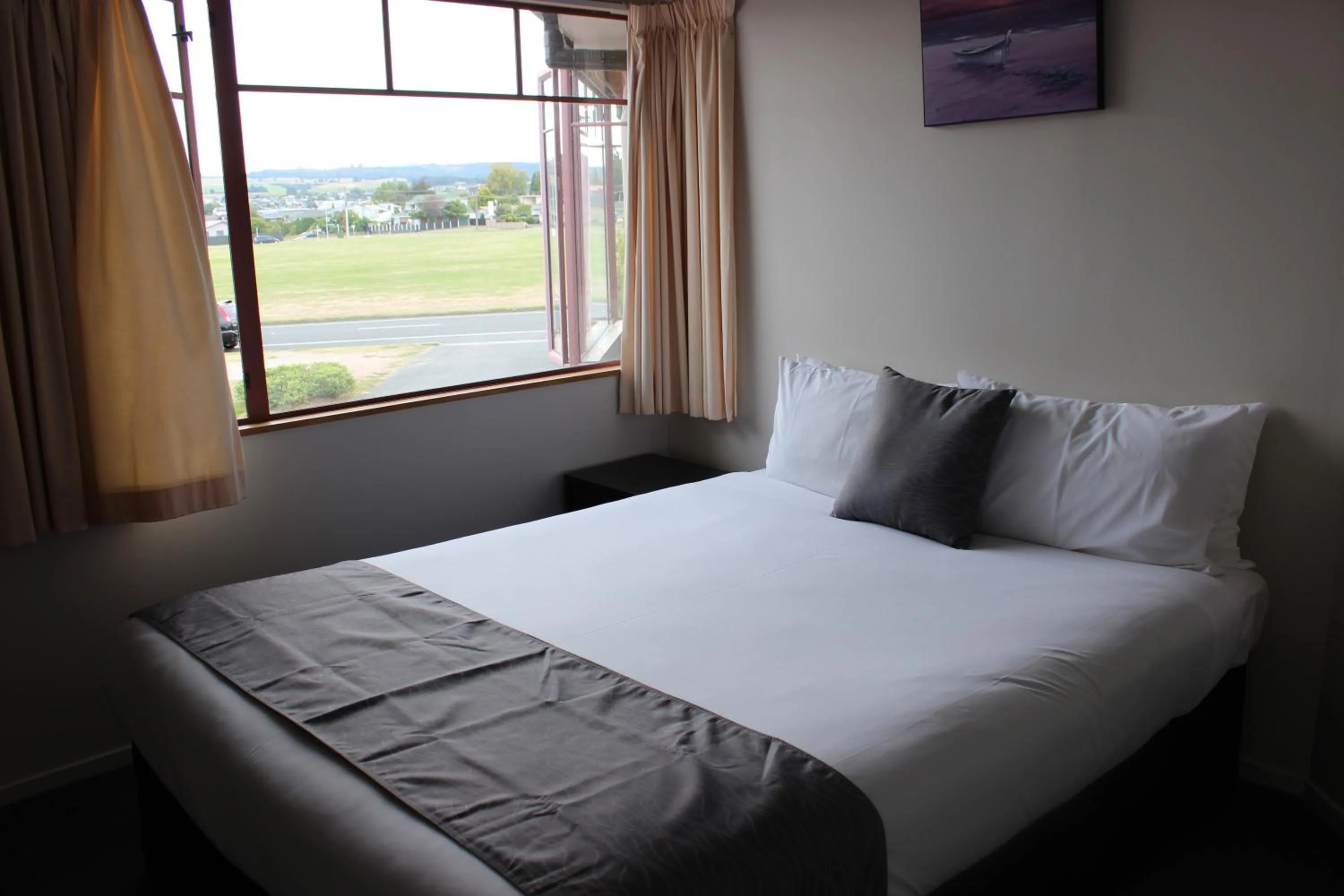 Bed in Quality Inn Acapulco Taupo