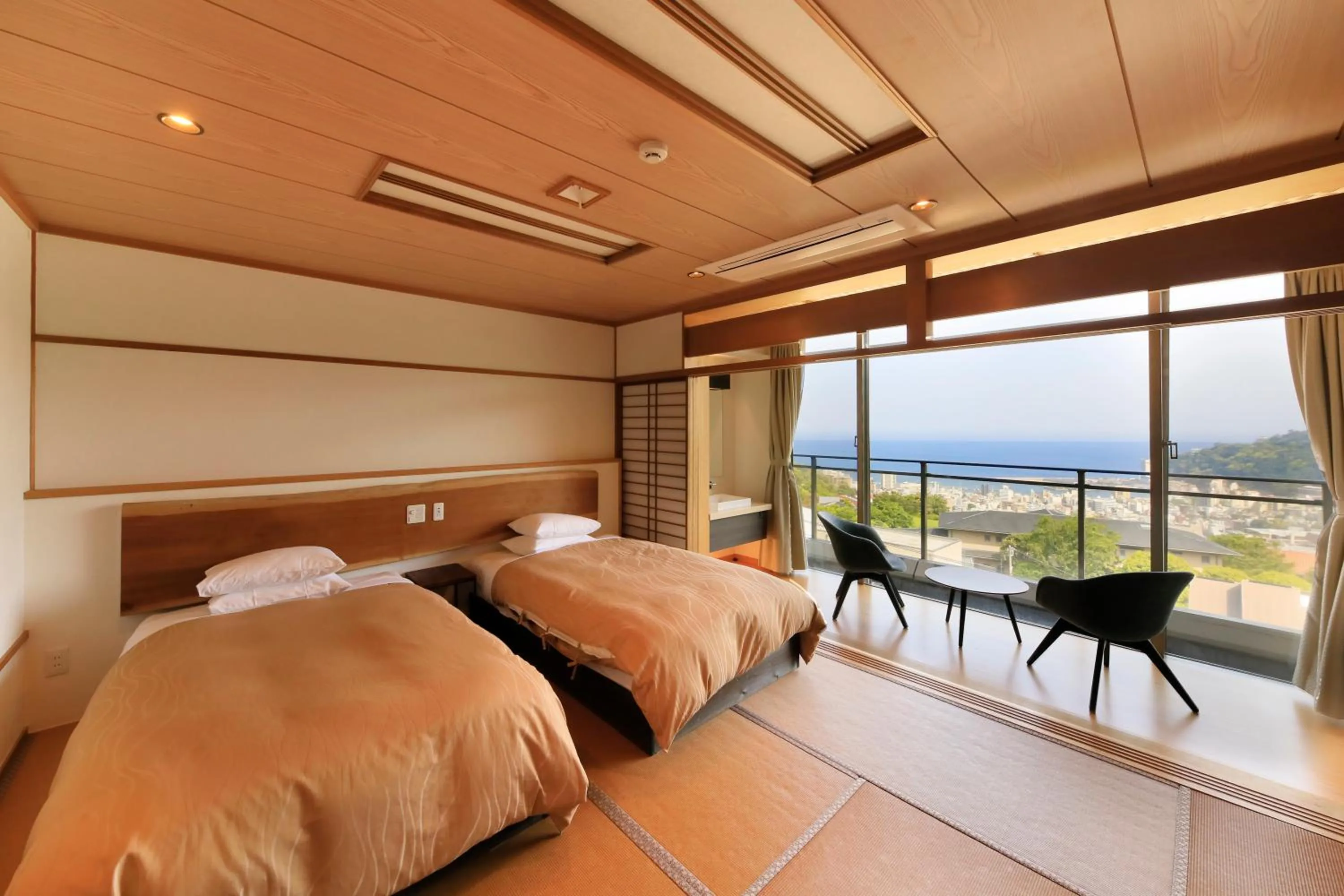 Photo of the whole room, Bed in Atami Fuga