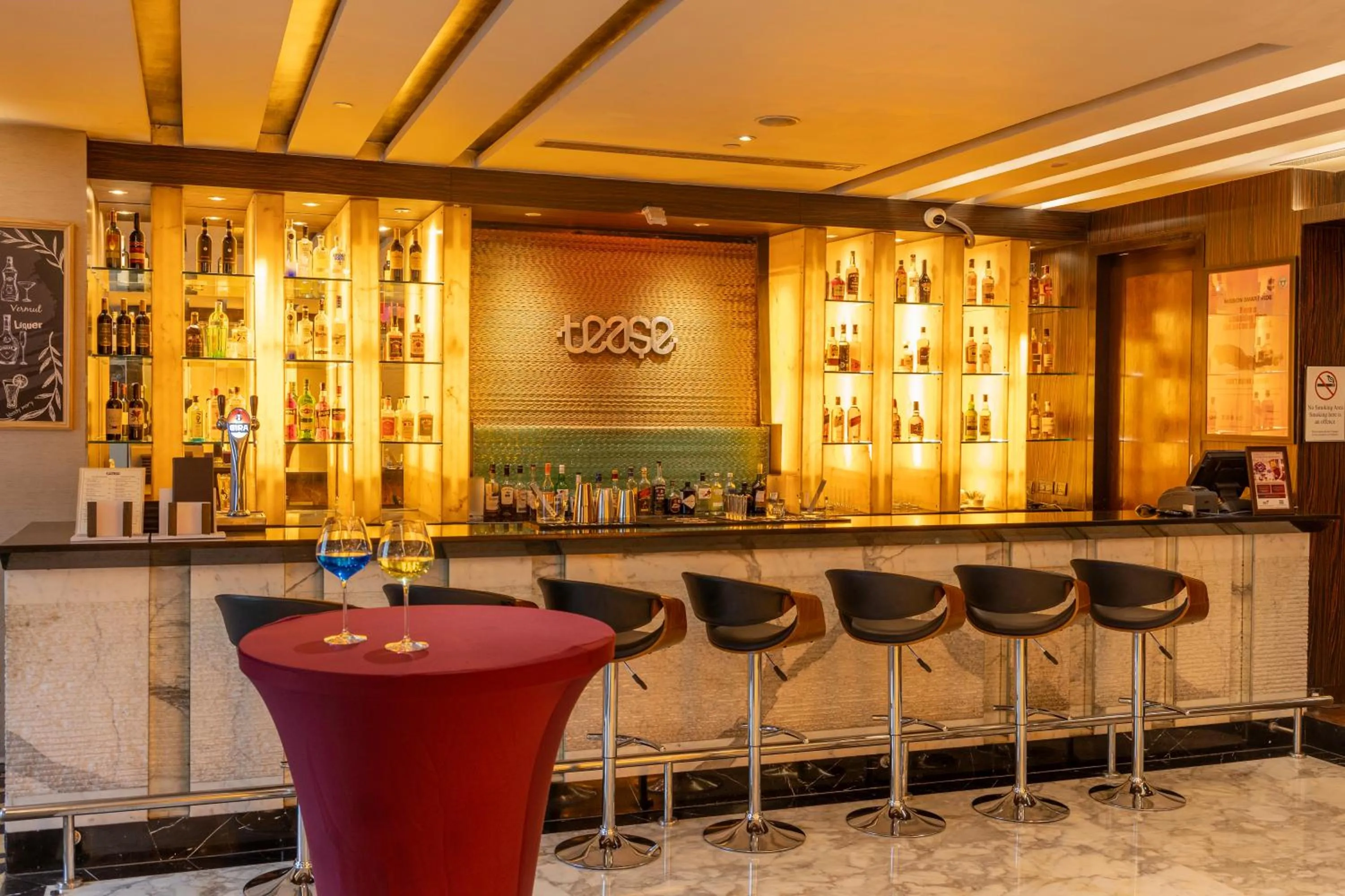 Lounge or bar in Vivanta Hyderabad, Begumpet