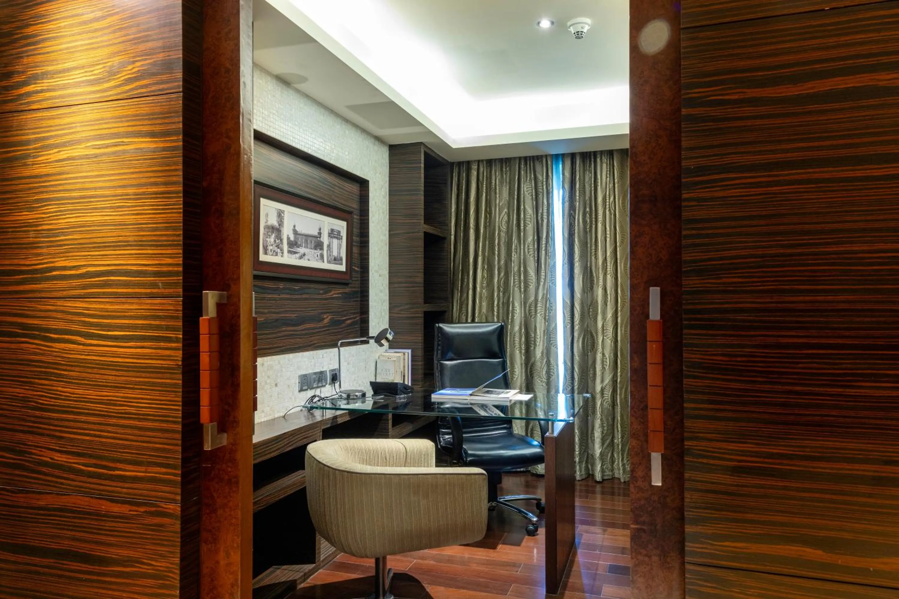 Living room in Vivanta Hyderabad, Begumpet