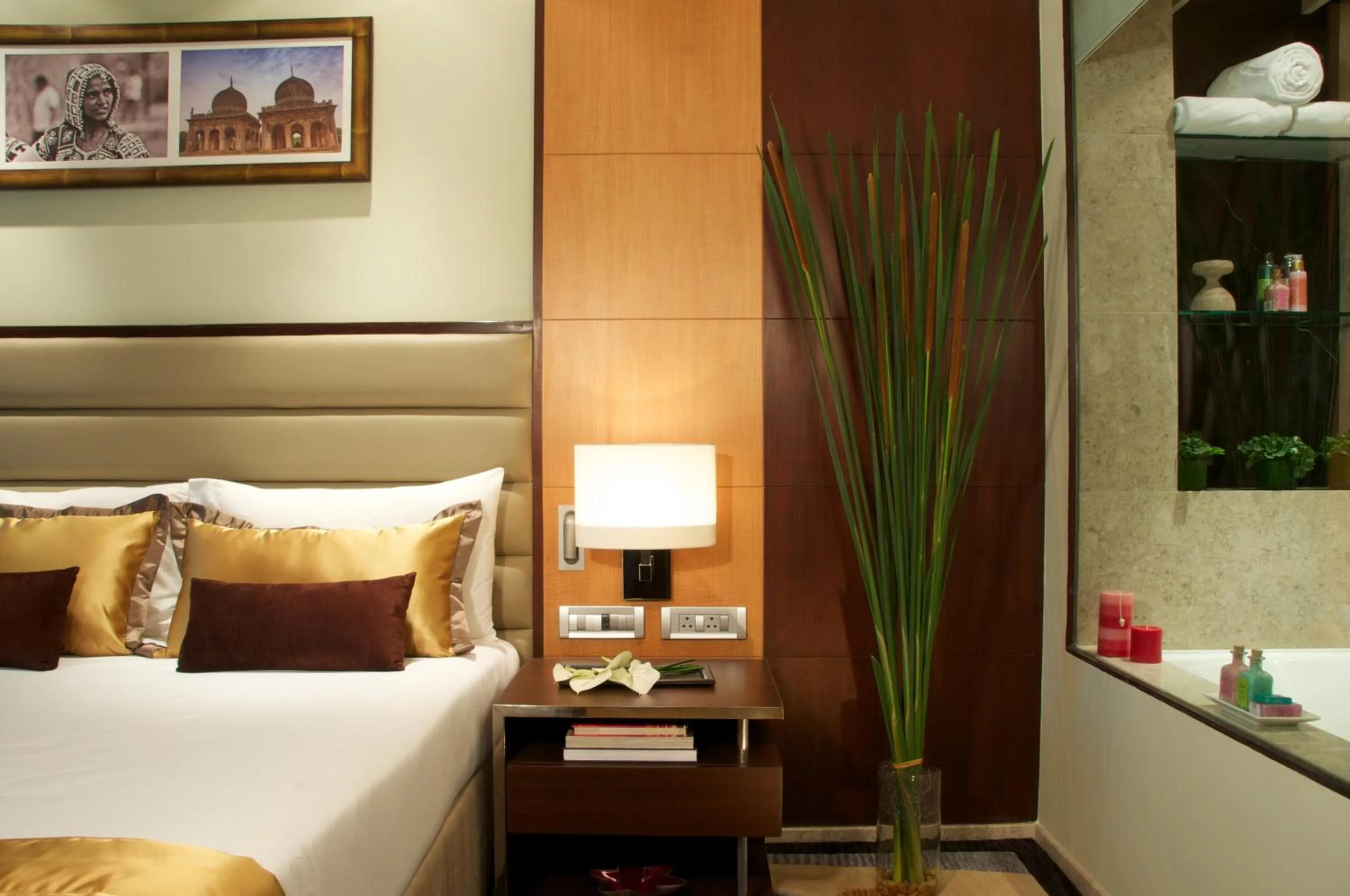 Bed in Vivanta Hyderabad, Begumpet