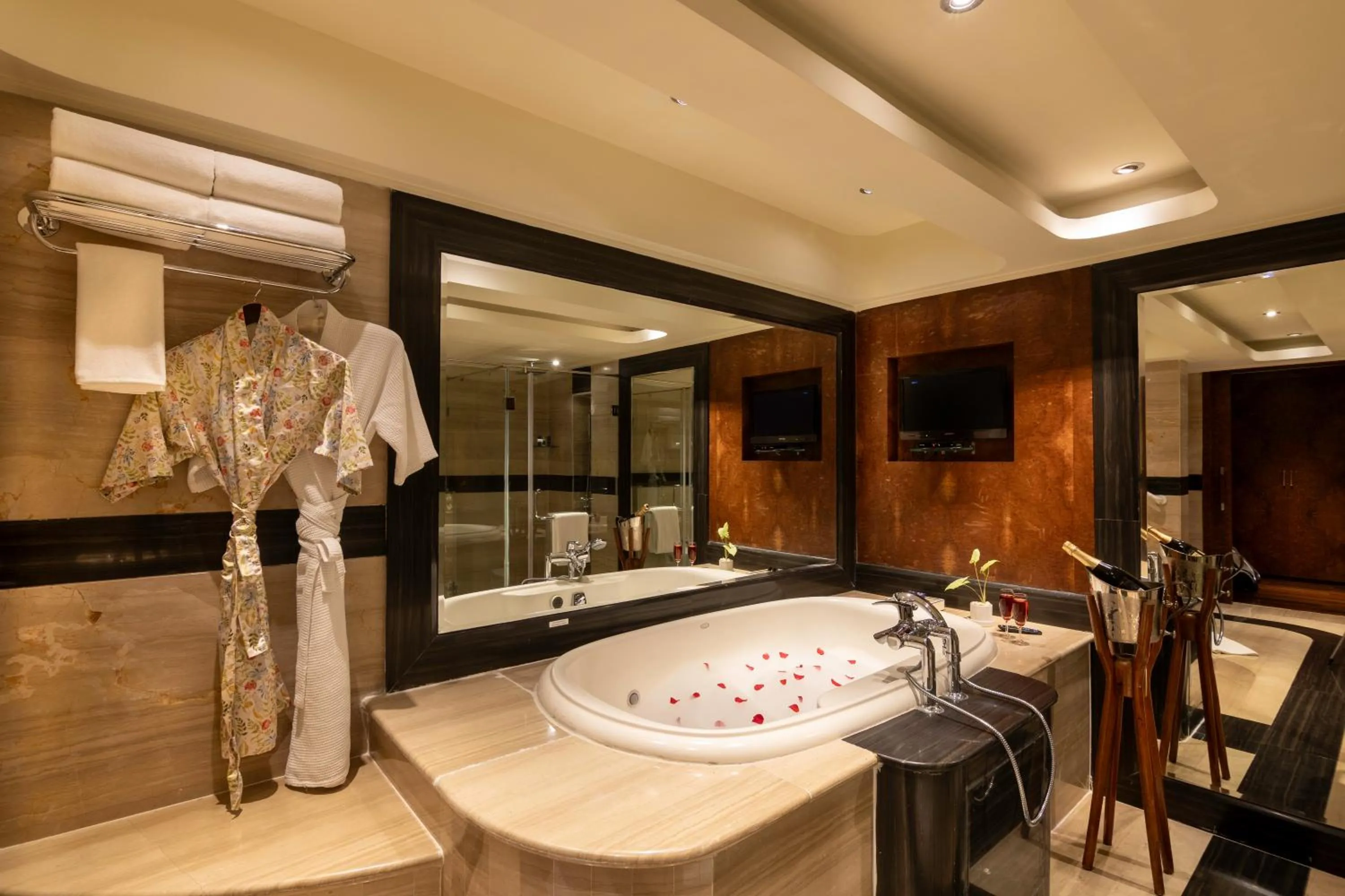 Bathroom in Vivanta Hyderabad, Begumpet