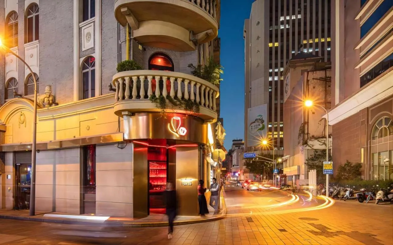 Property building in JingLai Bushe Hotel Bund Nanjing West Road Shanghai