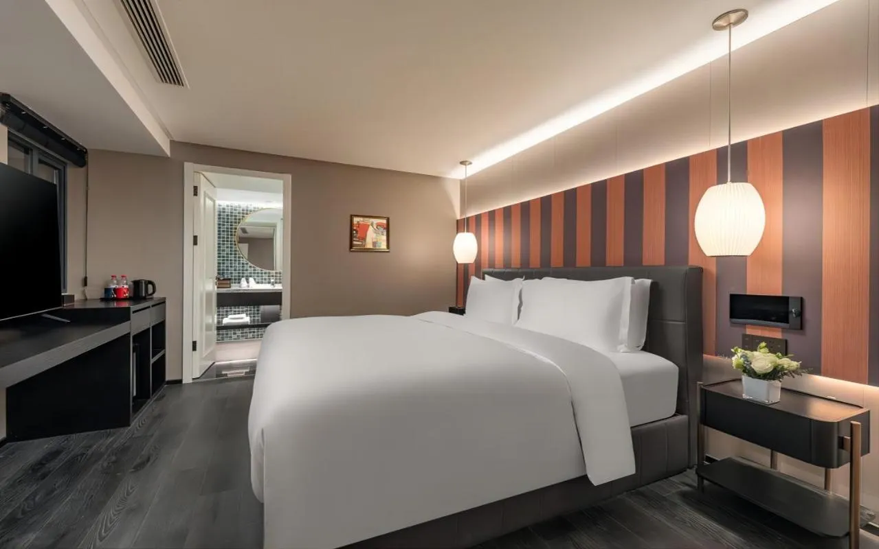 View (from property/room), Bed in JingLai Bushe Hotel Bund Nanjing West Road Shanghai