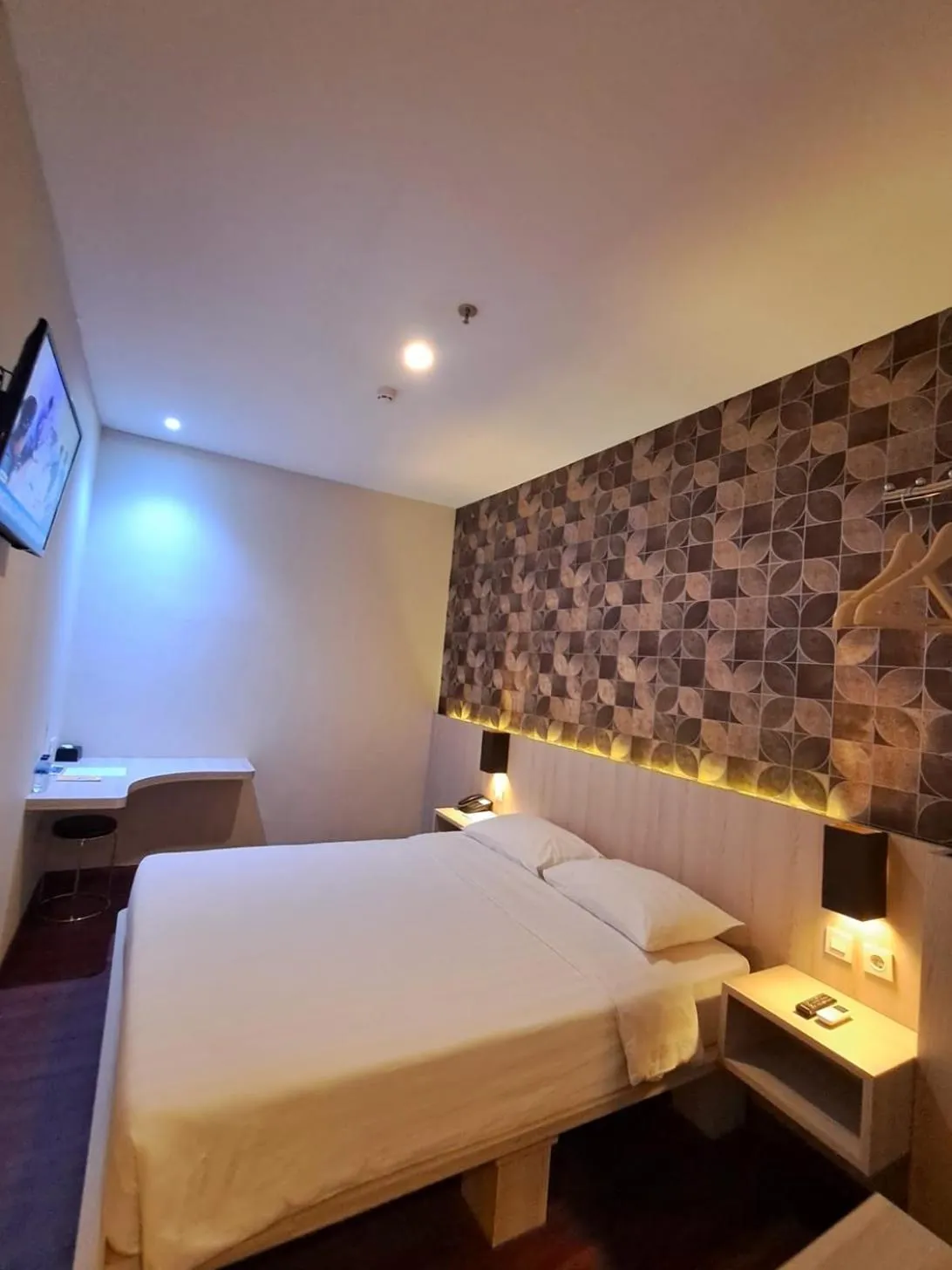 Bed in Ancyra by Continent - Poso