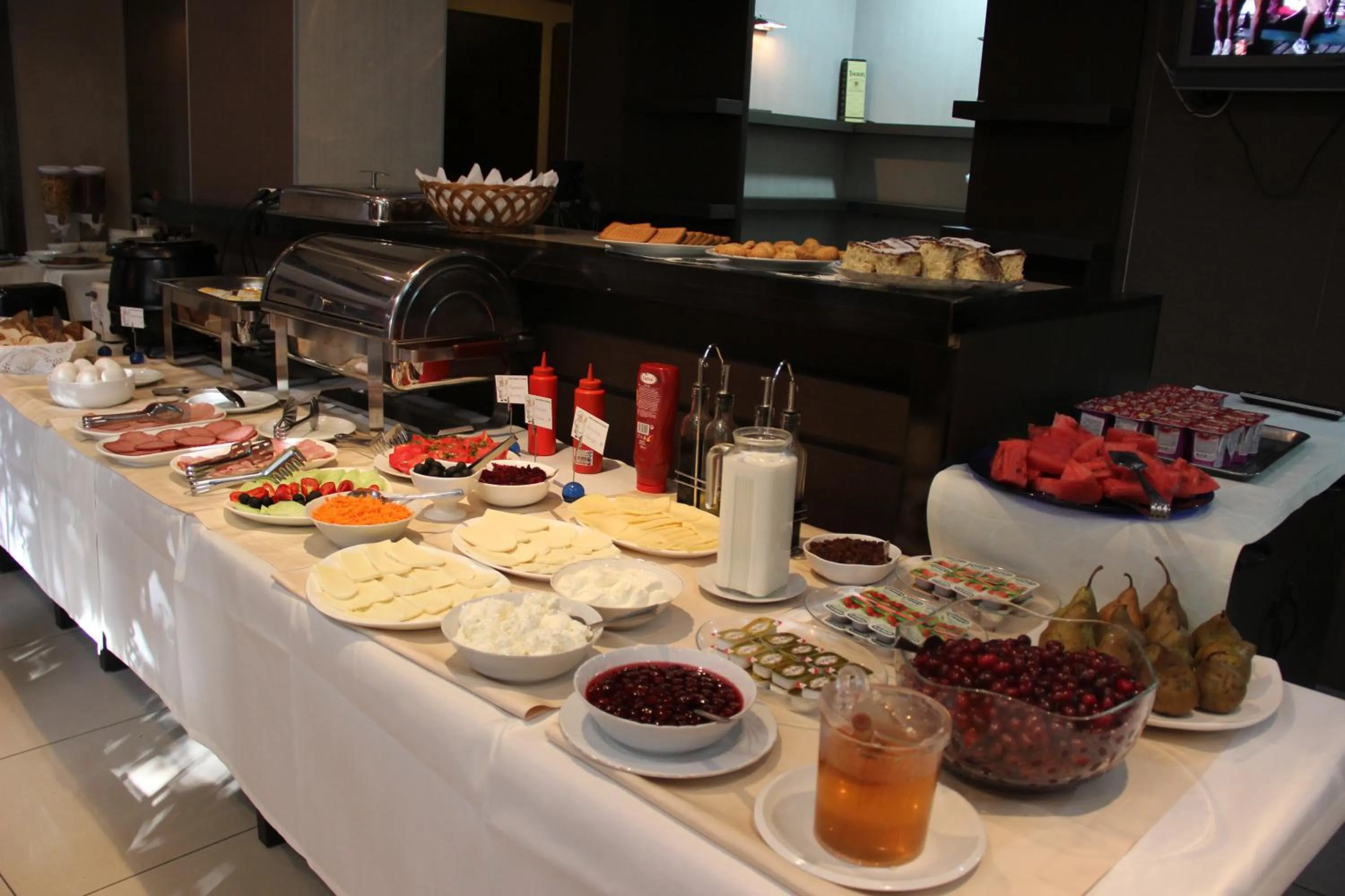 Restaurant/places to eat in Iliani Hotel