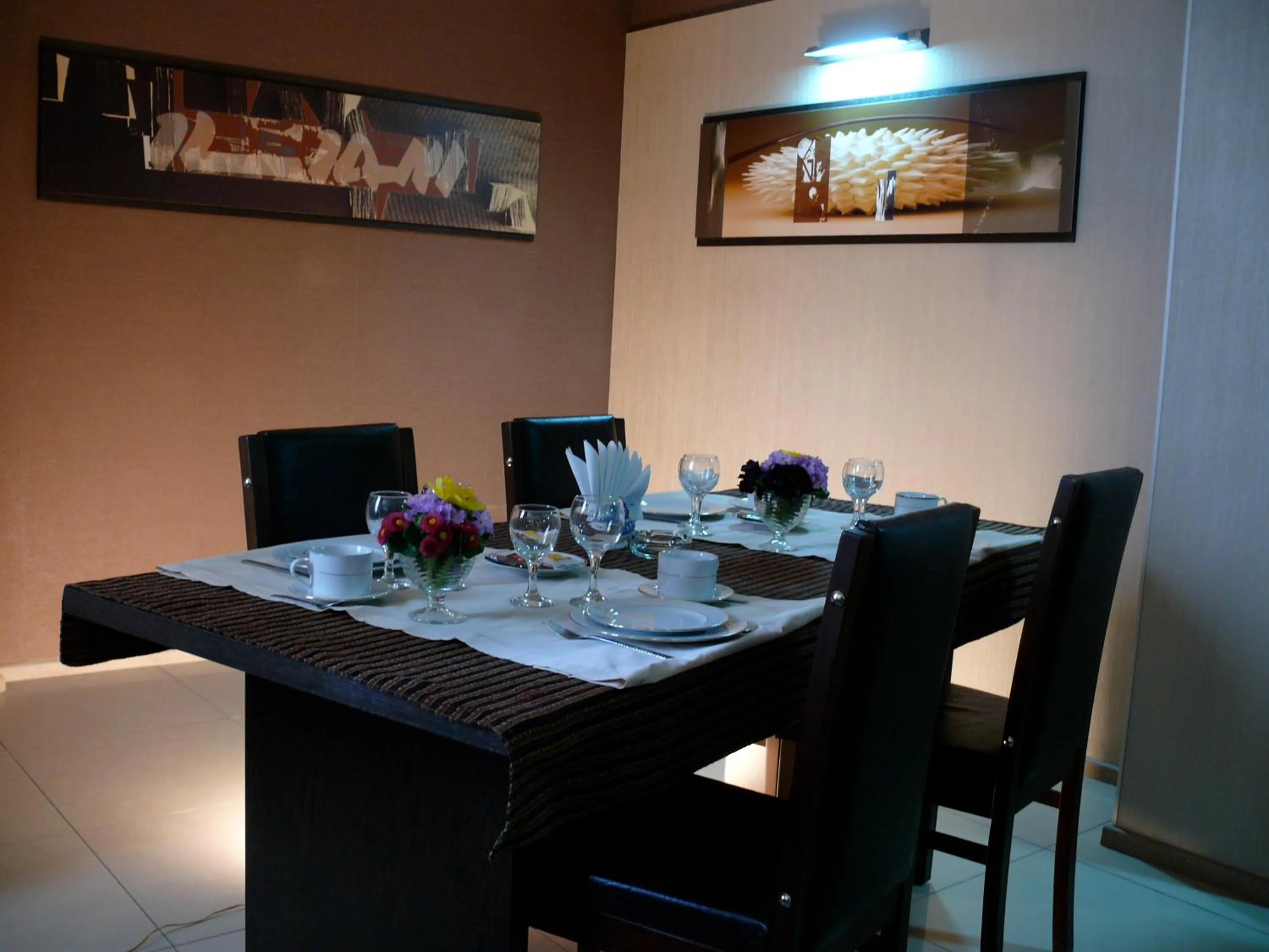 Restaurant/places to eat in Iliani Hotel