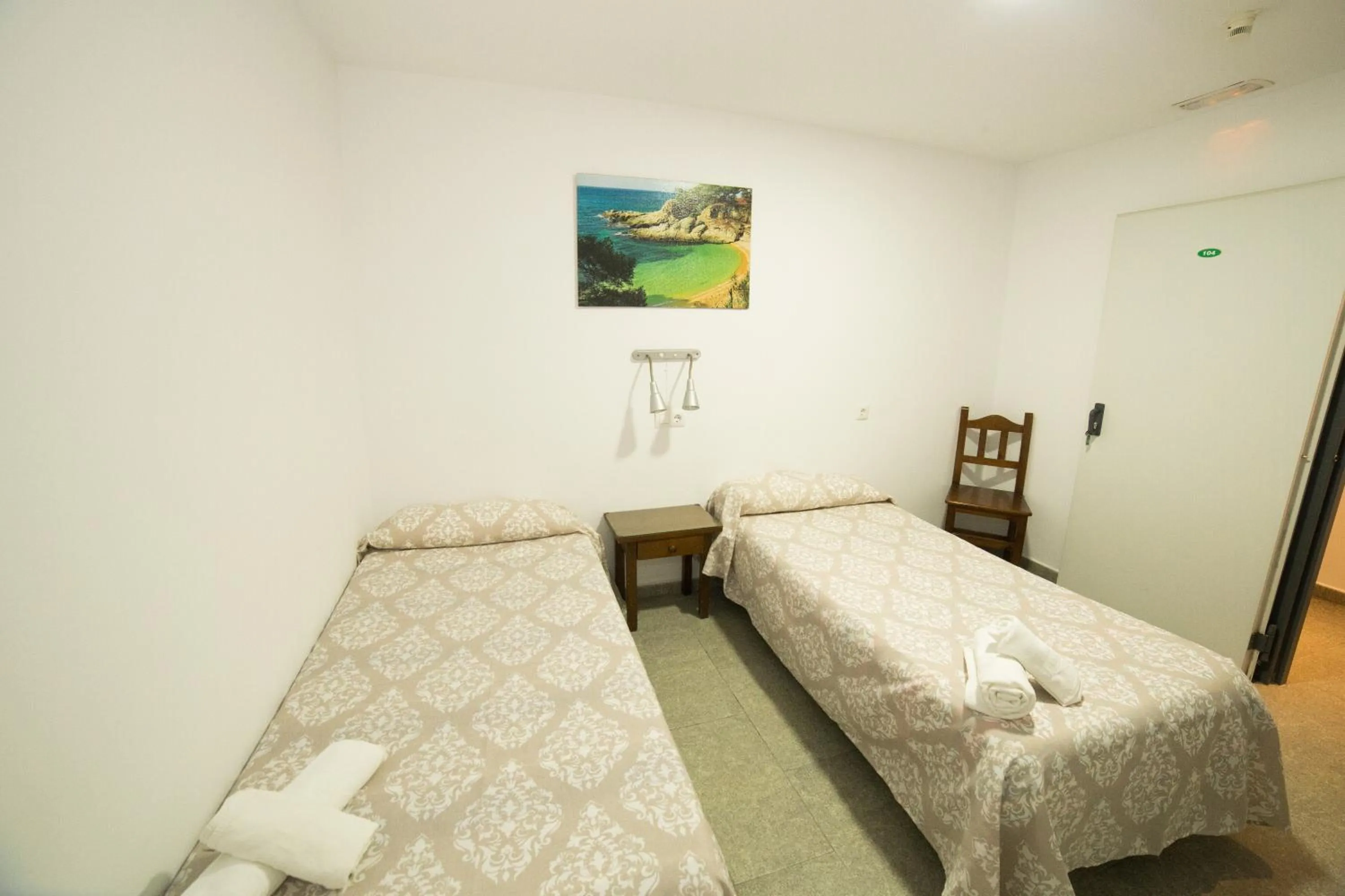 Patio, Bed in Hospedaje Lisboa Algeciras P Ca 0214 y A Ca 0232