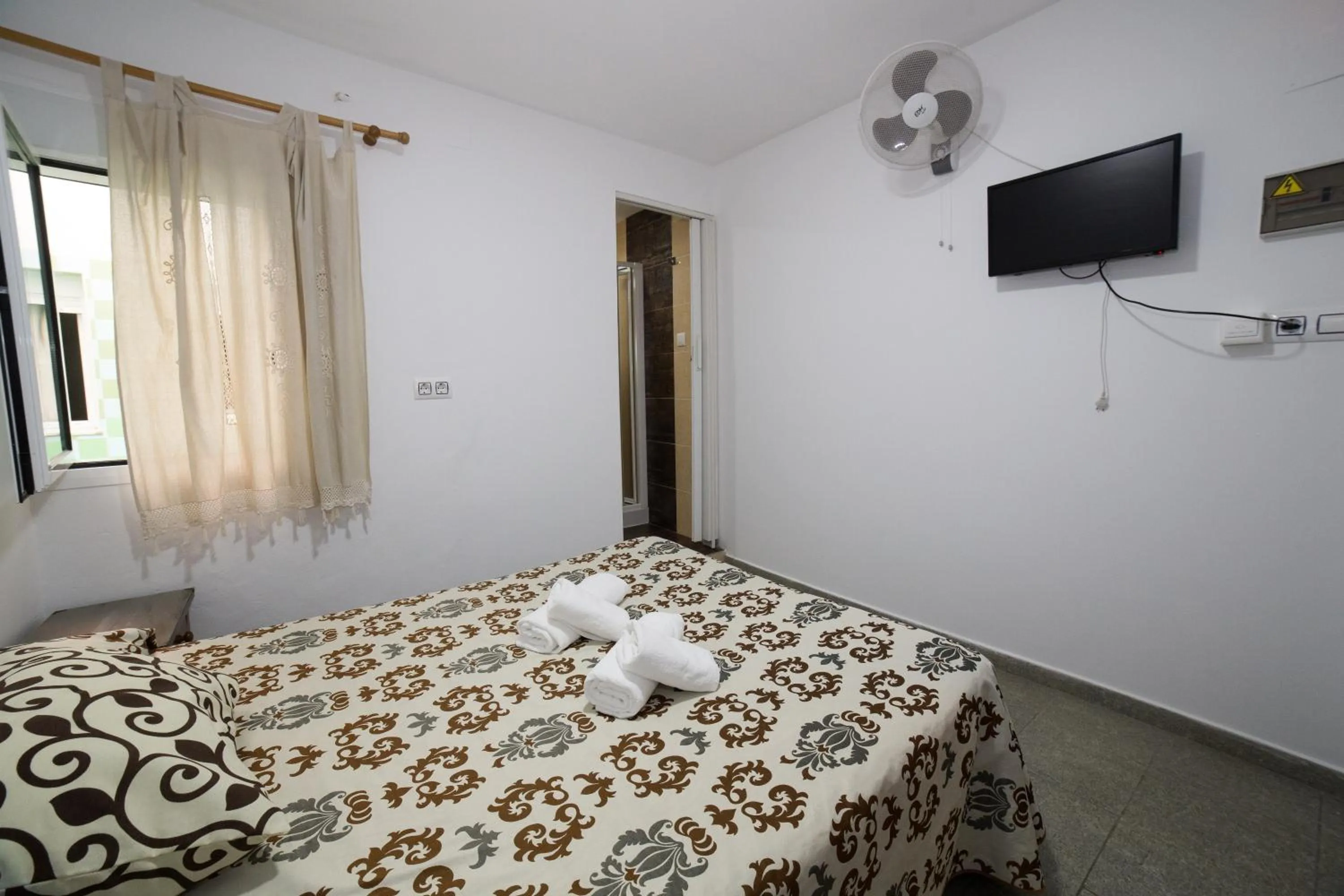 Photo of the whole room, Bed in Hospedaje Lisboa Algeciras P Ca 0214 y A Ca 0232