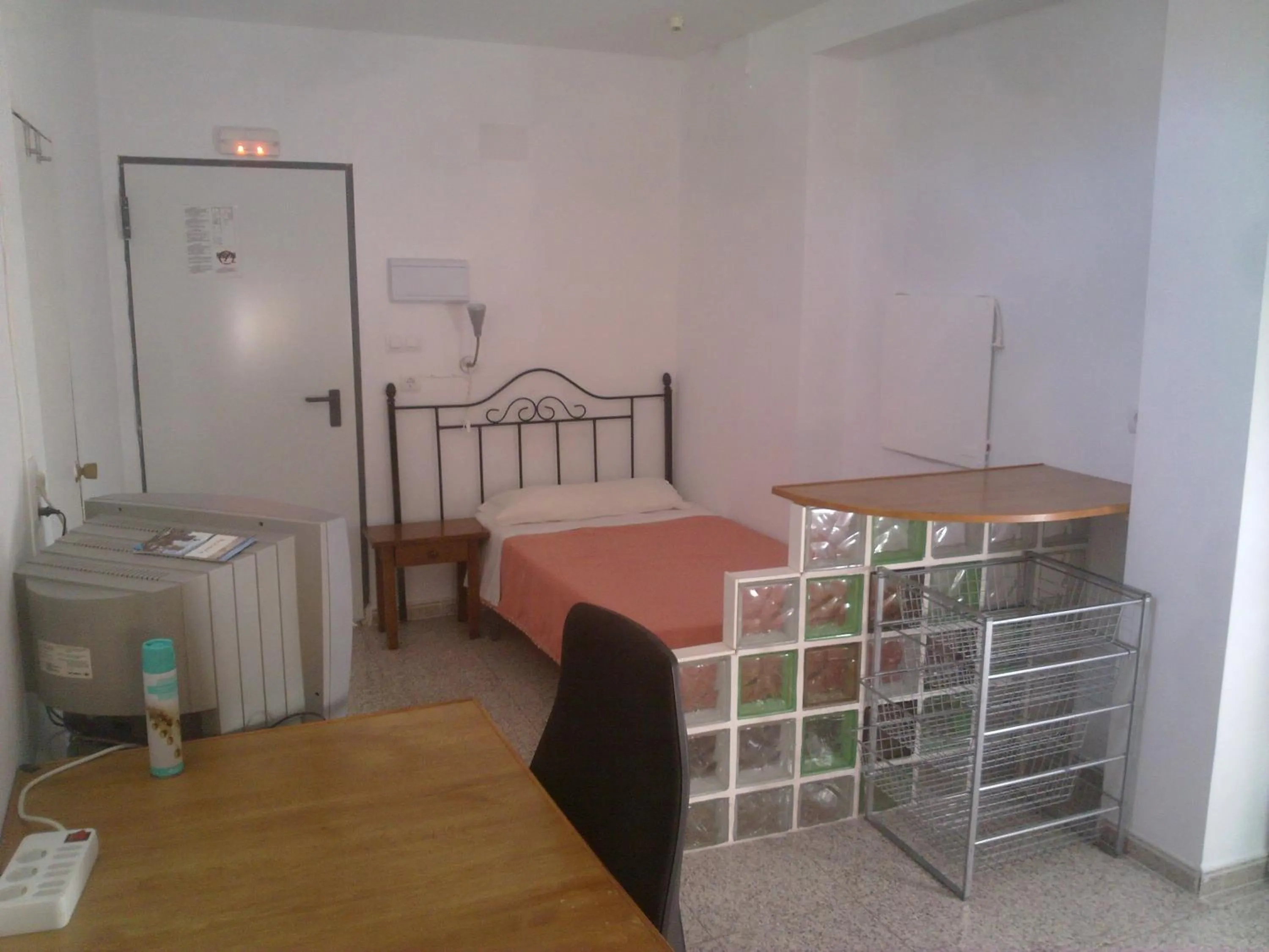 Photo of the whole room, Bed in Hospedaje Lisboa Algeciras P Ca 0214 y A Ca 0232