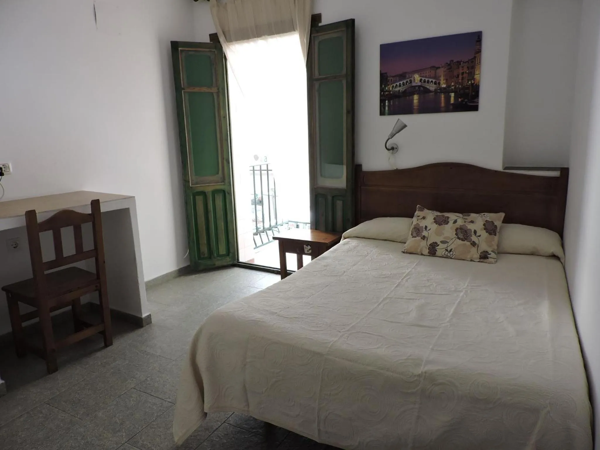 Day, Bed in Hospedaje Lisboa Algeciras P Ca 0214 y A Ca 0232