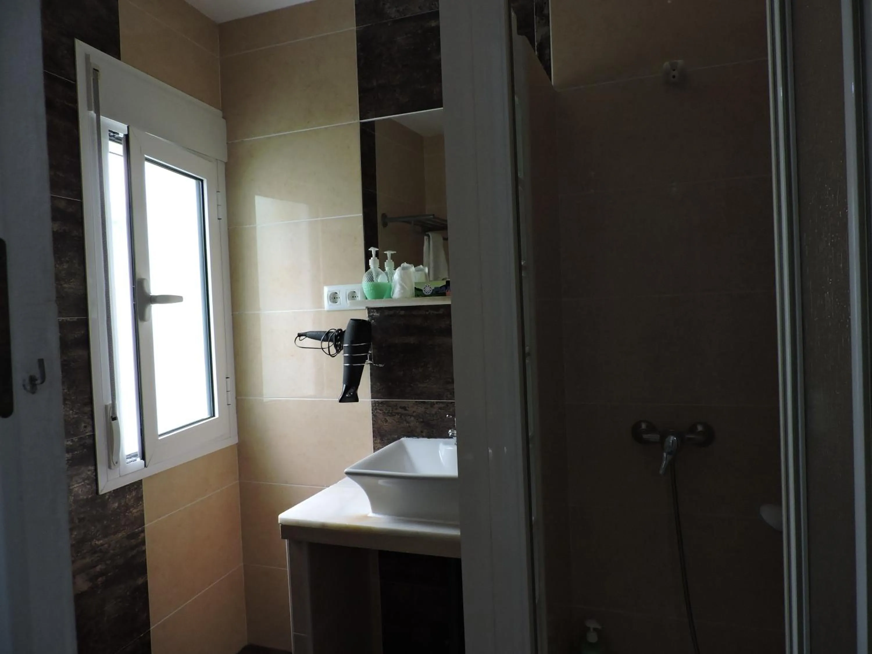 Bathroom in Hospedaje Lisboa Algeciras P Ca 0214 y A Ca 0232