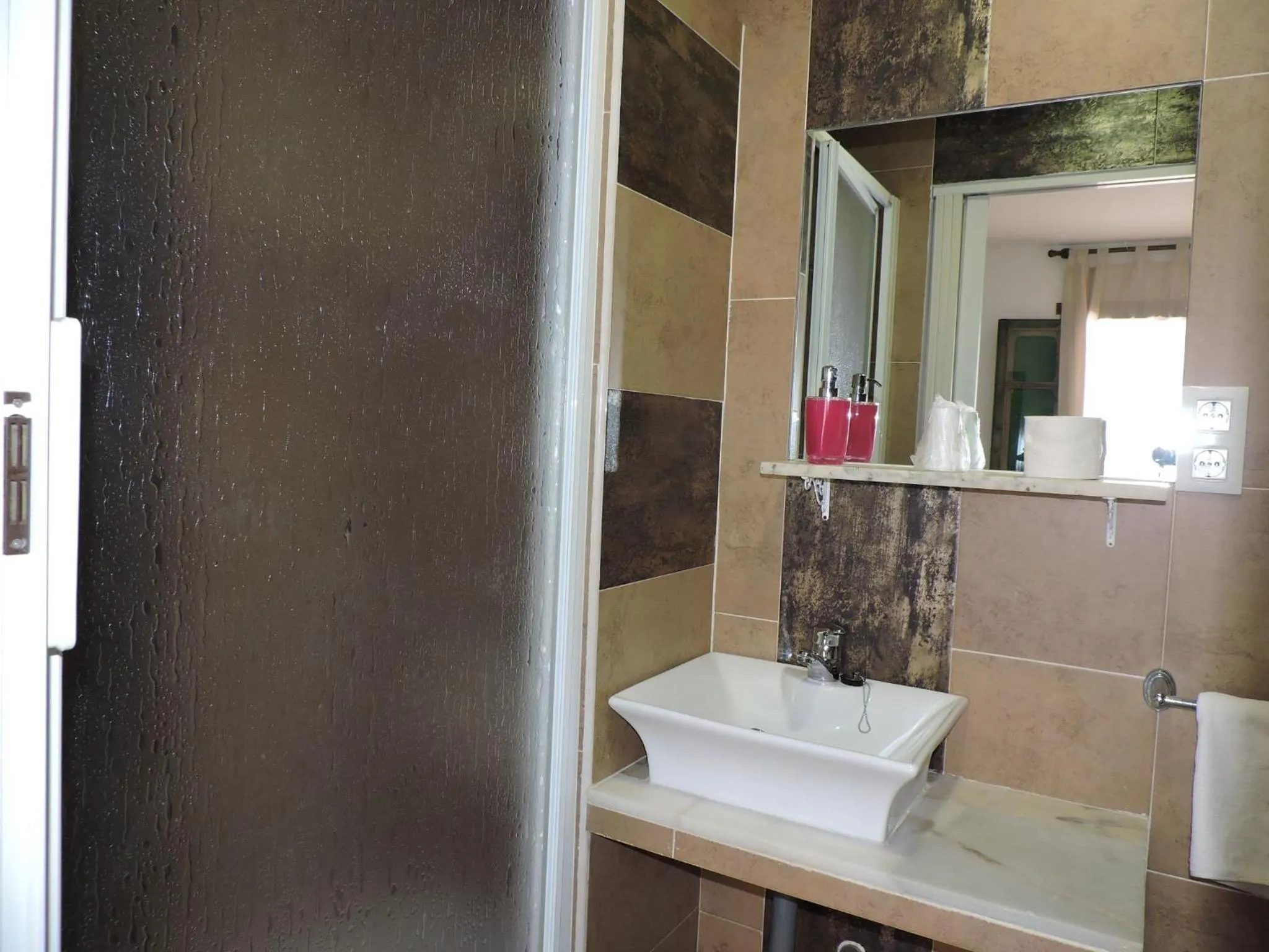 Bathroom in Hospedaje Lisboa Algeciras P Ca 0214 y A Ca 0232