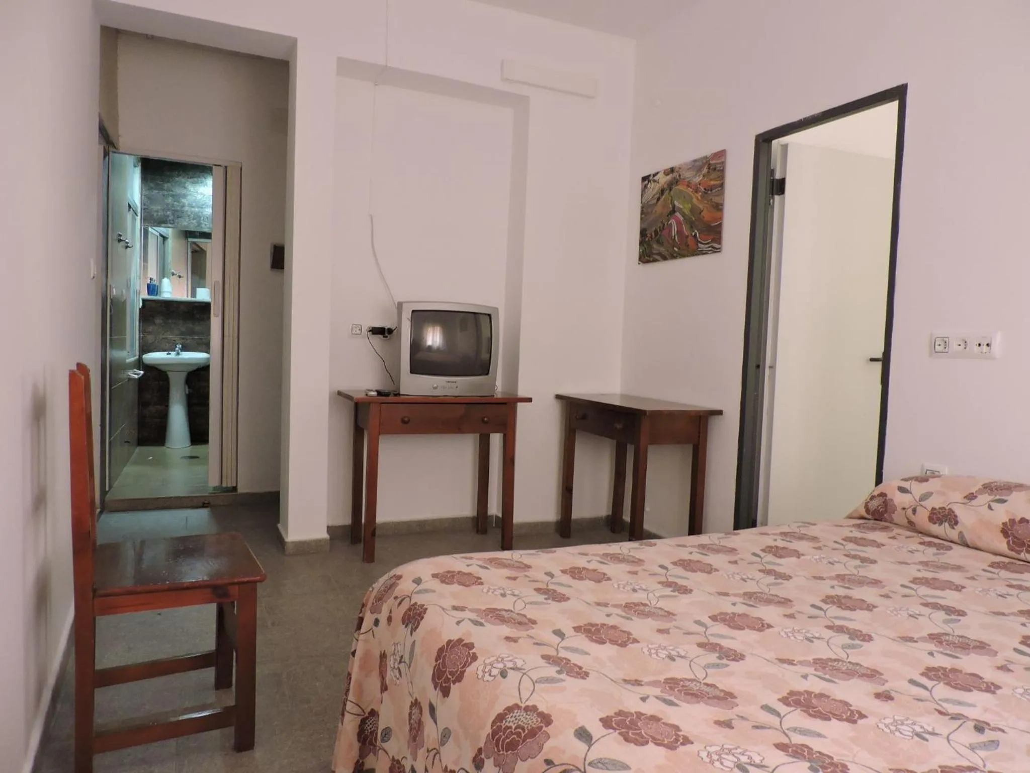 Photo of the whole room, Bed in Hospedaje Lisboa Algeciras P Ca 0214 y A Ca 0232