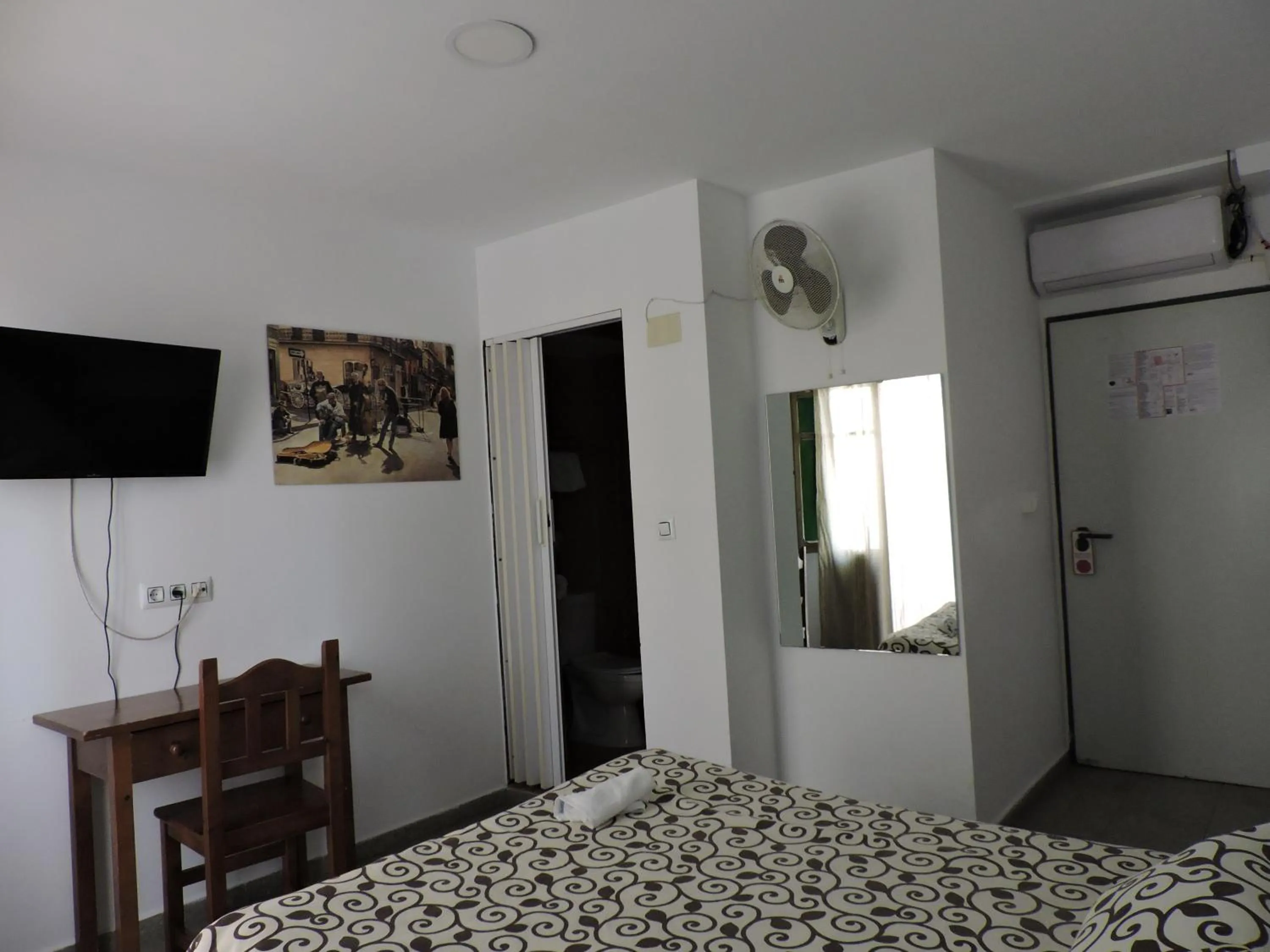 Bedroom, Bed in Hospedaje Lisboa Algeciras P Ca 0214 y A Ca 0232