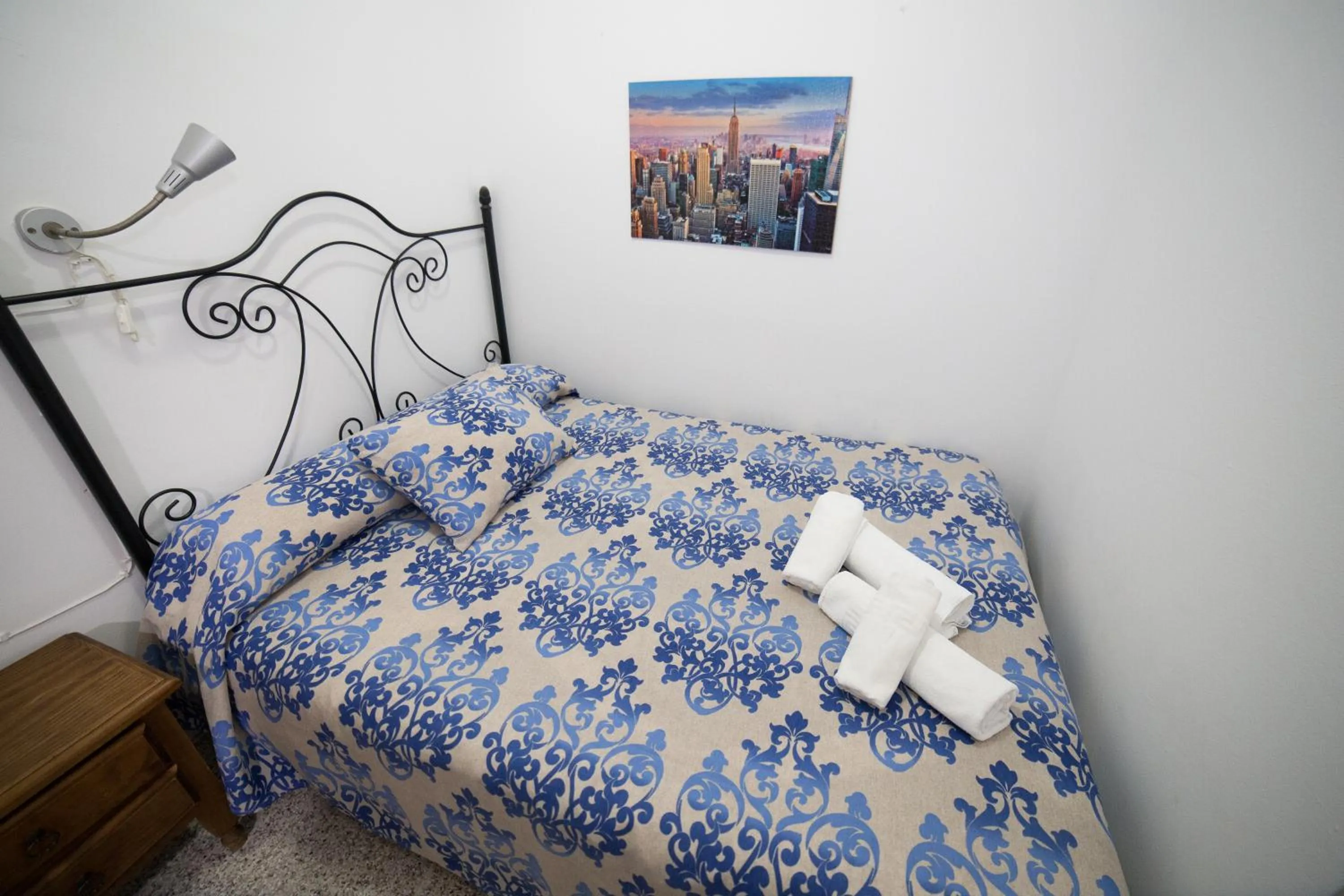 Decorative detail, Bed in Hospedaje Lisboa Algeciras P Ca 0214 y A Ca 0232