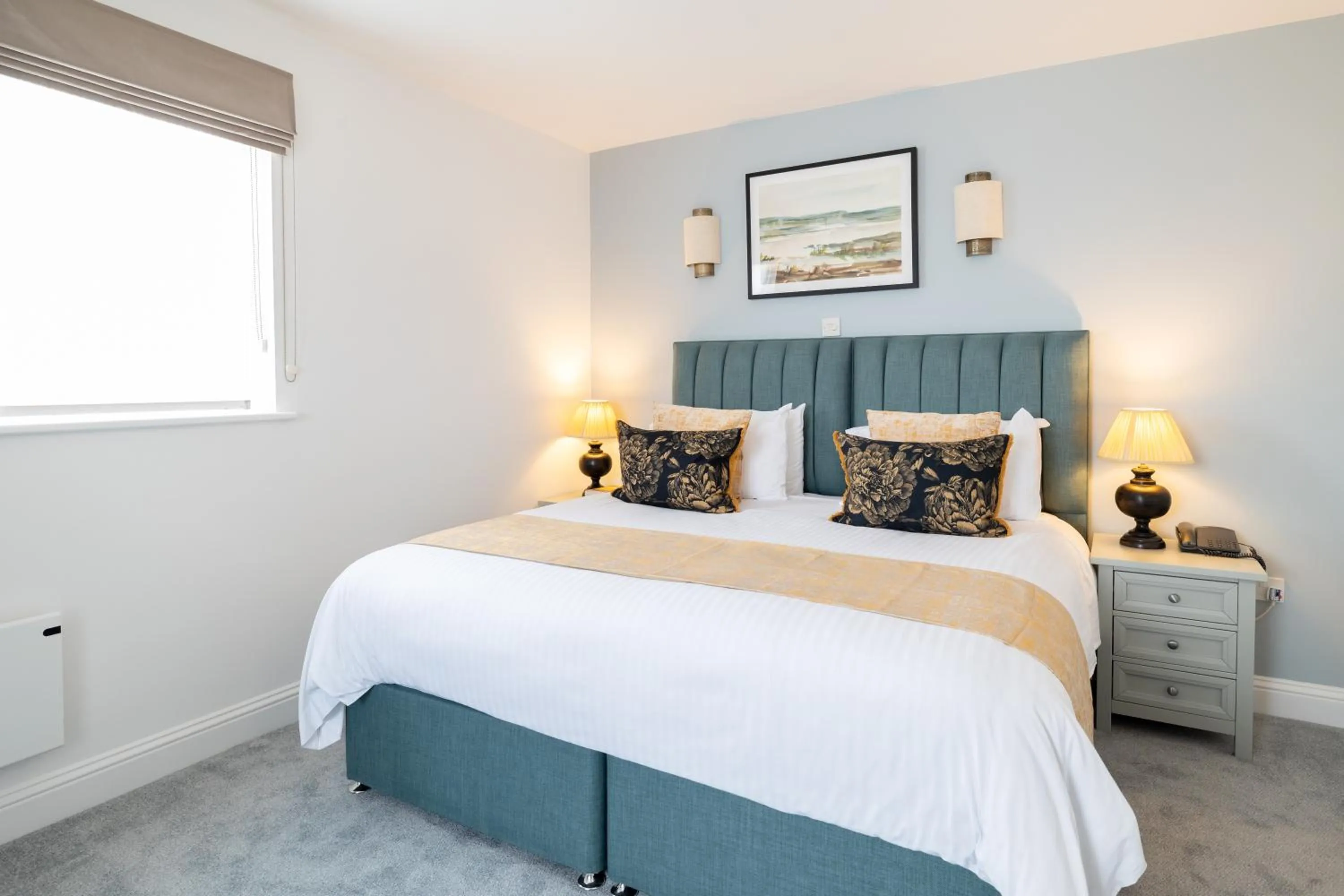 Bedroom, Bed in SACO Jersey - Merlin House