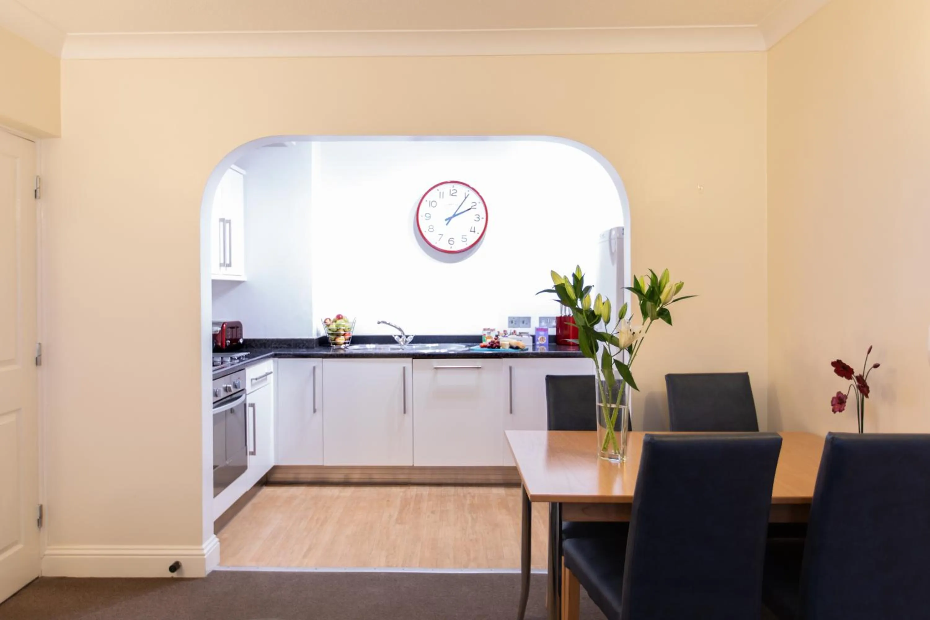 Kitchen or kitchenette in SACO Jersey - Merlin House