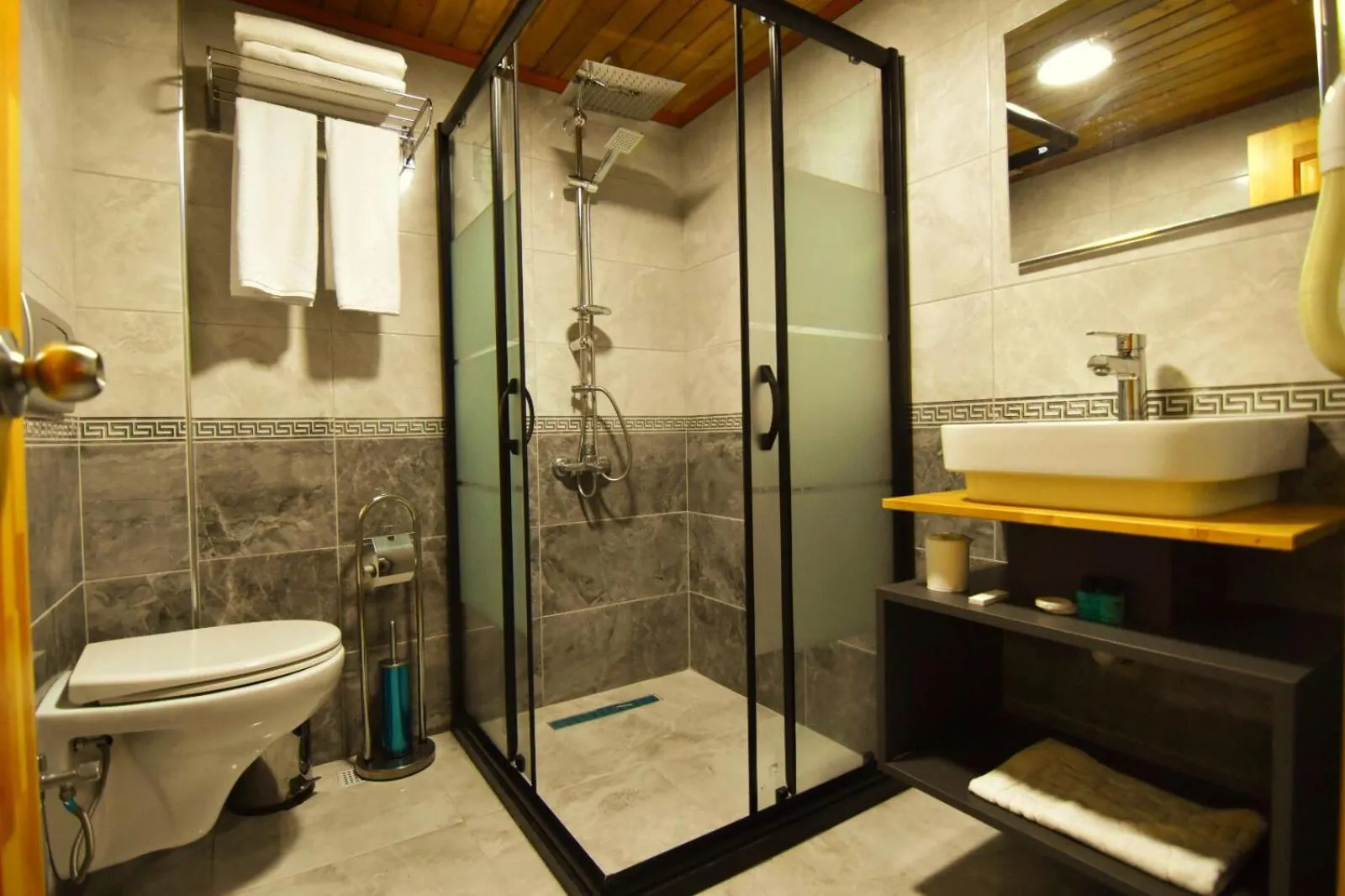 Green Palace Suite Hotel