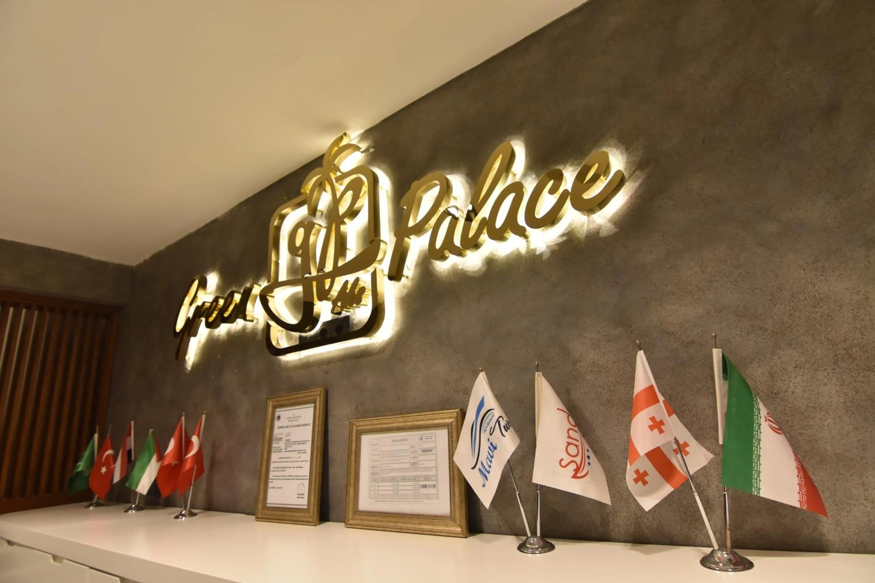 Green Palace Suite Hotel