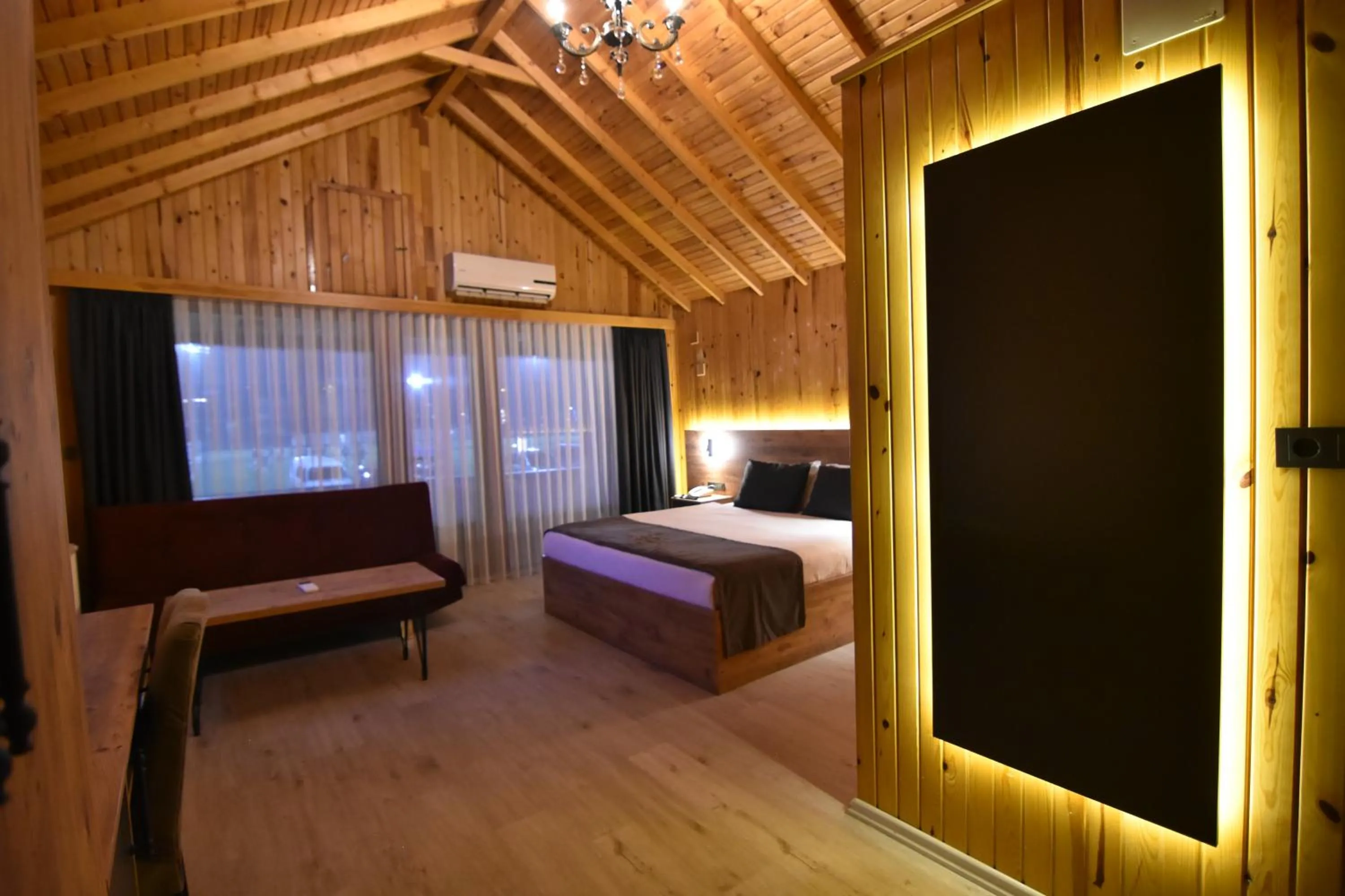 Bed in Green Palace Suite Hotel