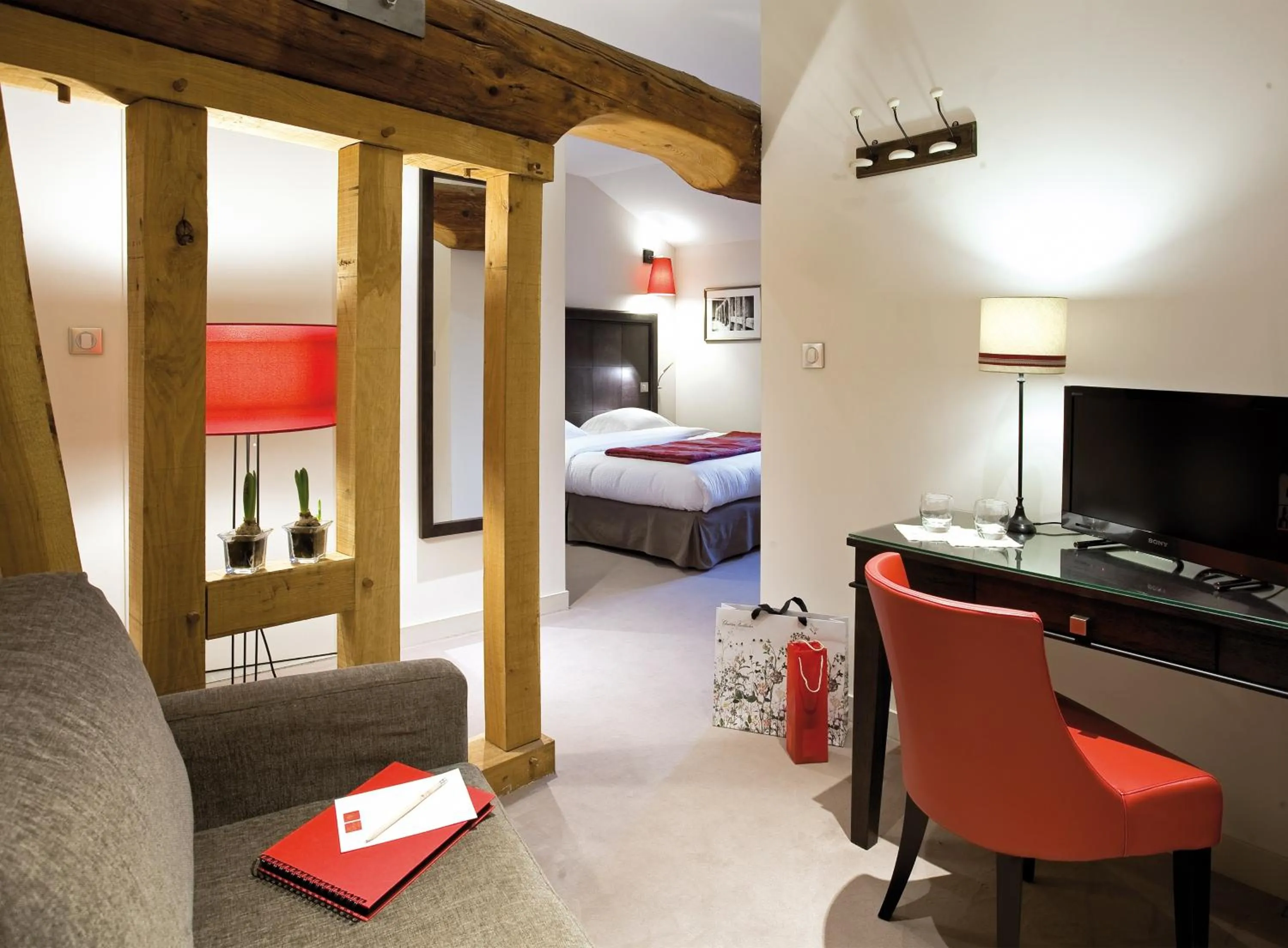 Photo of the whole room, Bed in Hôtel Le Griffon d'Or