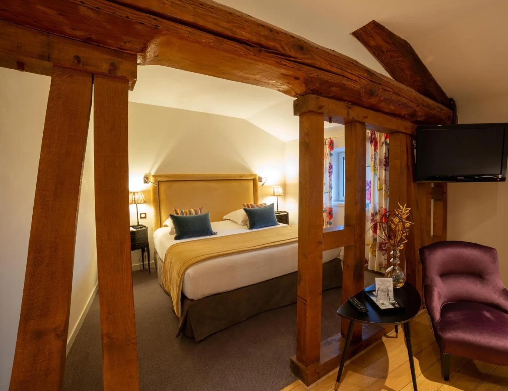 Photo of the whole room, Bed in Hôtel Le Griffon d'Or