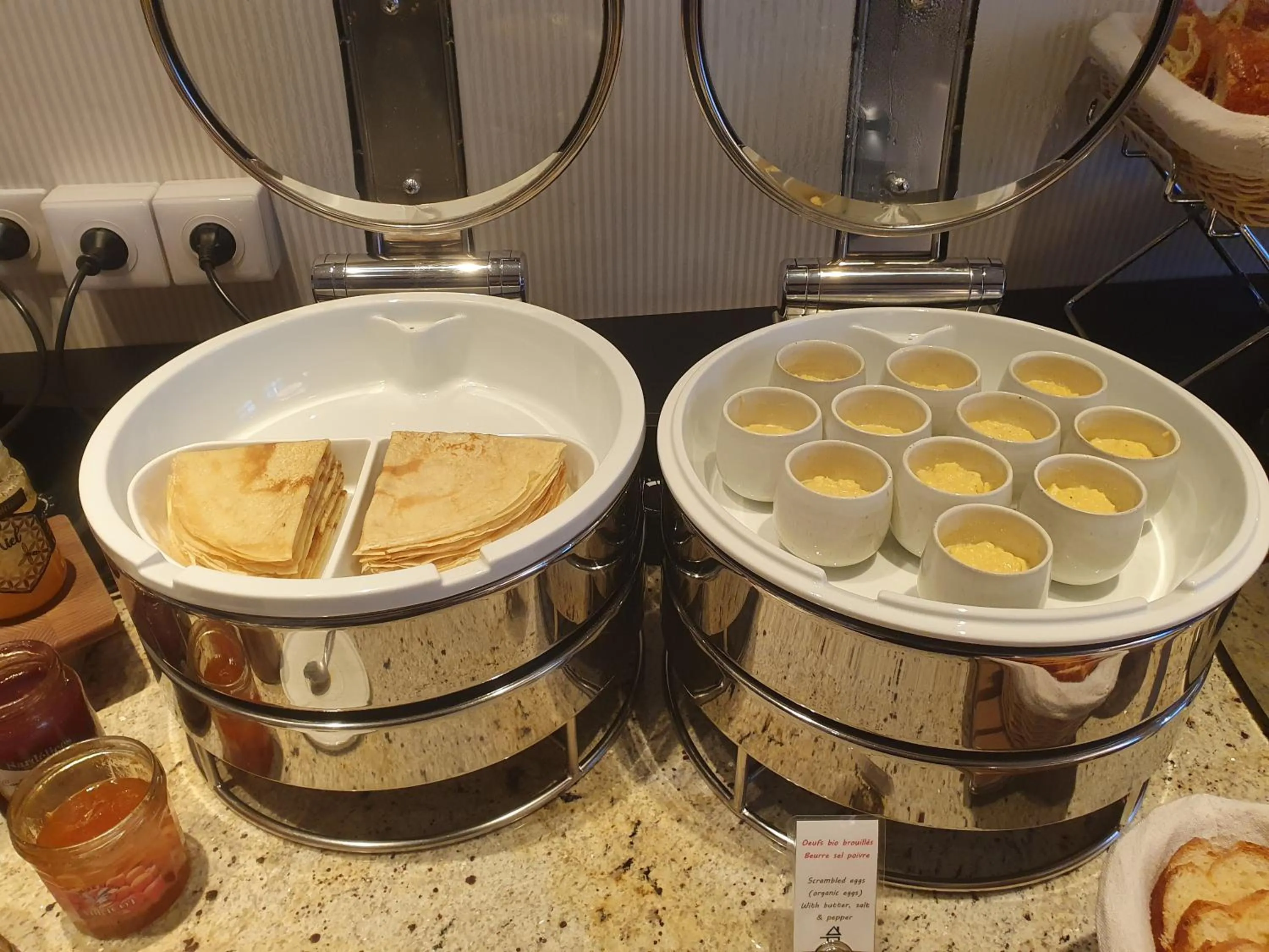 Buffet breakfast in Hôtel Le Griffon d'Or