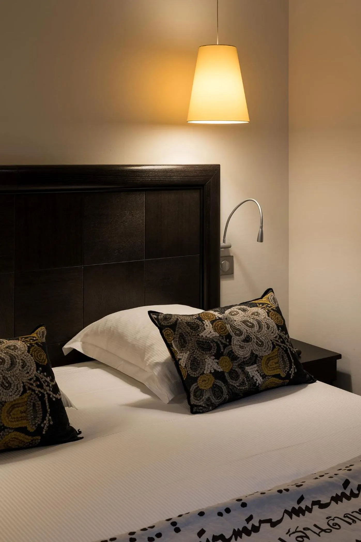 Property building, Bed in Hôtel Le Griffon d'Or