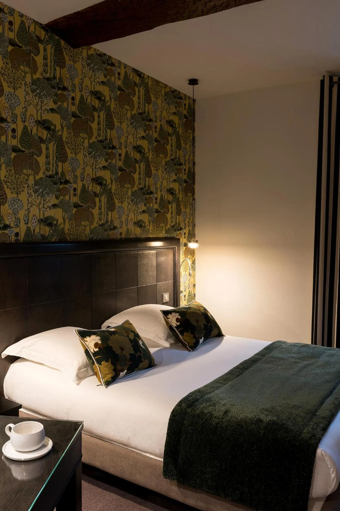 Bed in Hôtel Le Griffon d'Or