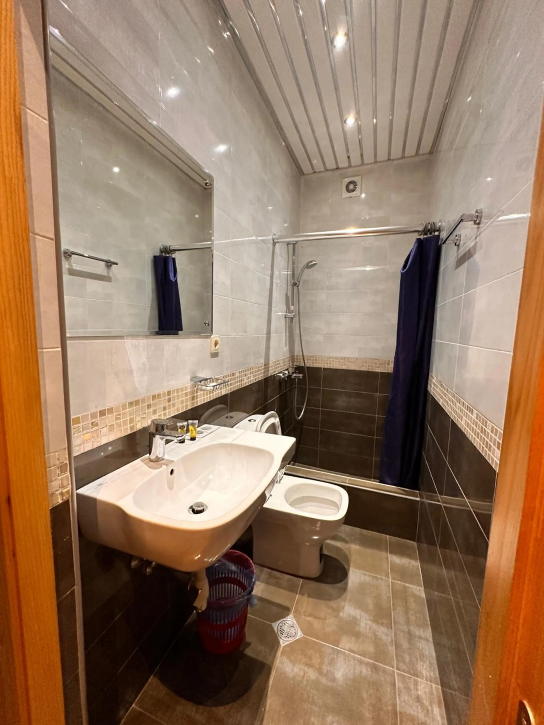 Shower in Iceberg Hotel