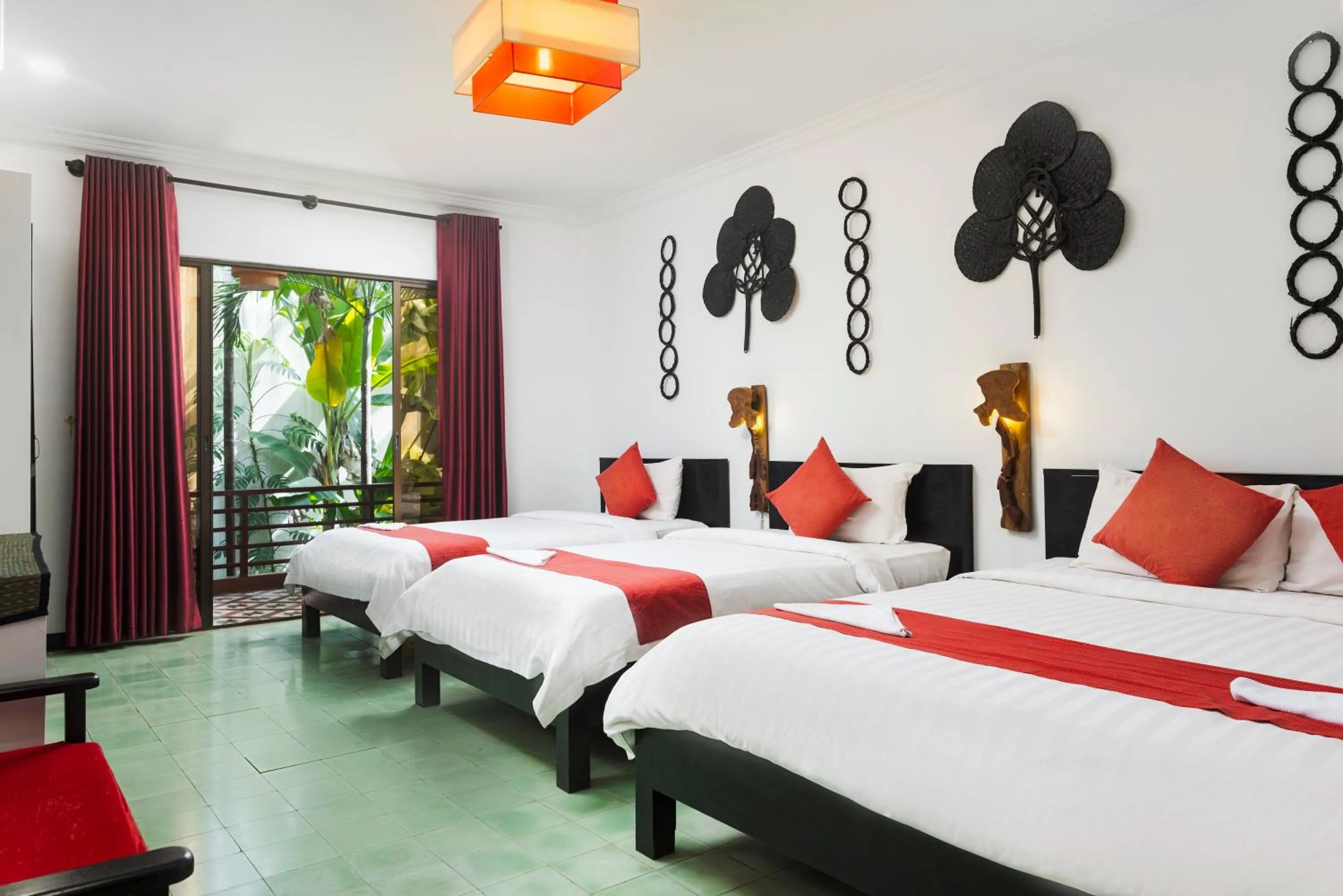 Photo of the whole room, Bed in La Niche D'angkor Boutique Hotel