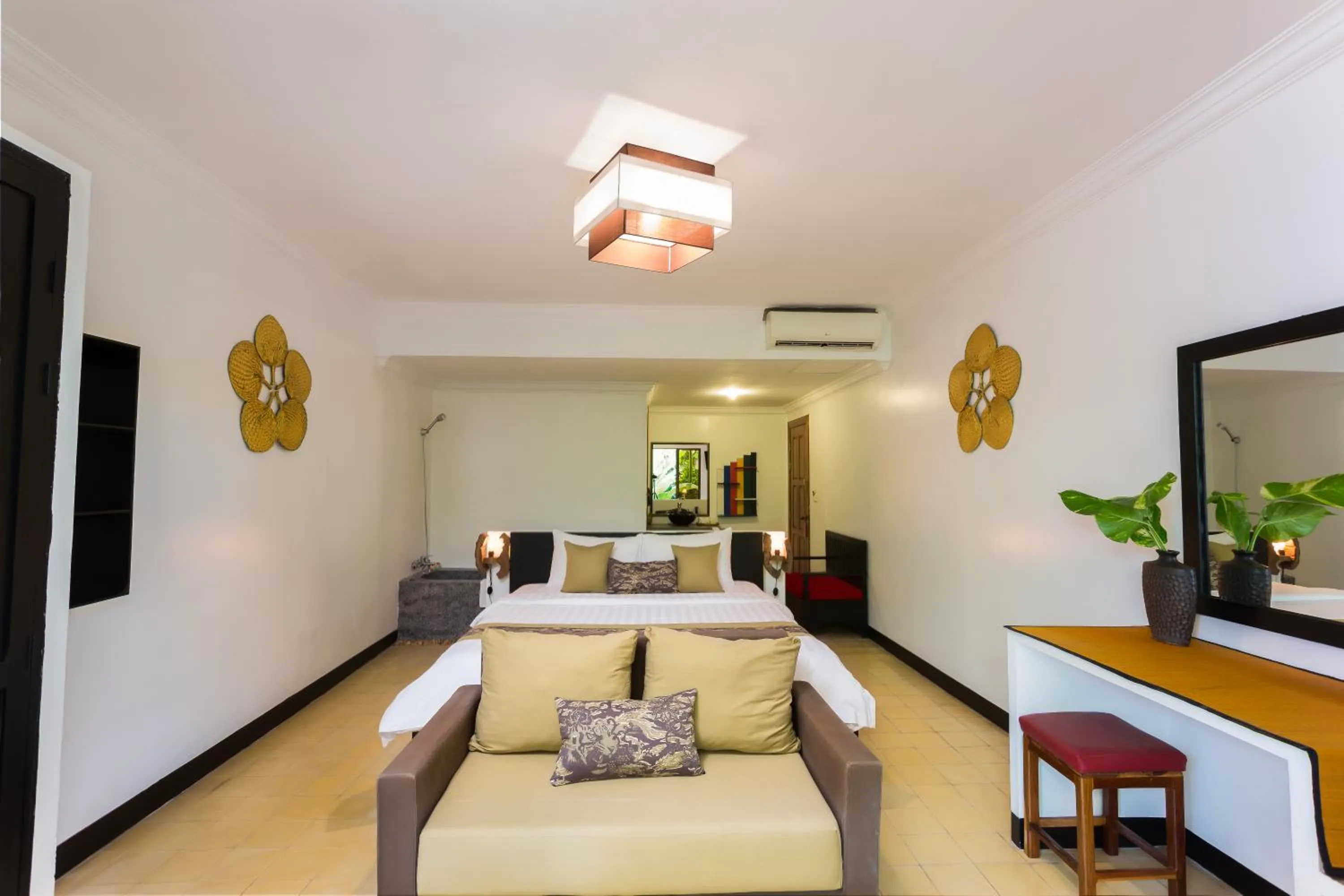 Seating area, Bed in La Niche D'angkor Boutique Hotel
