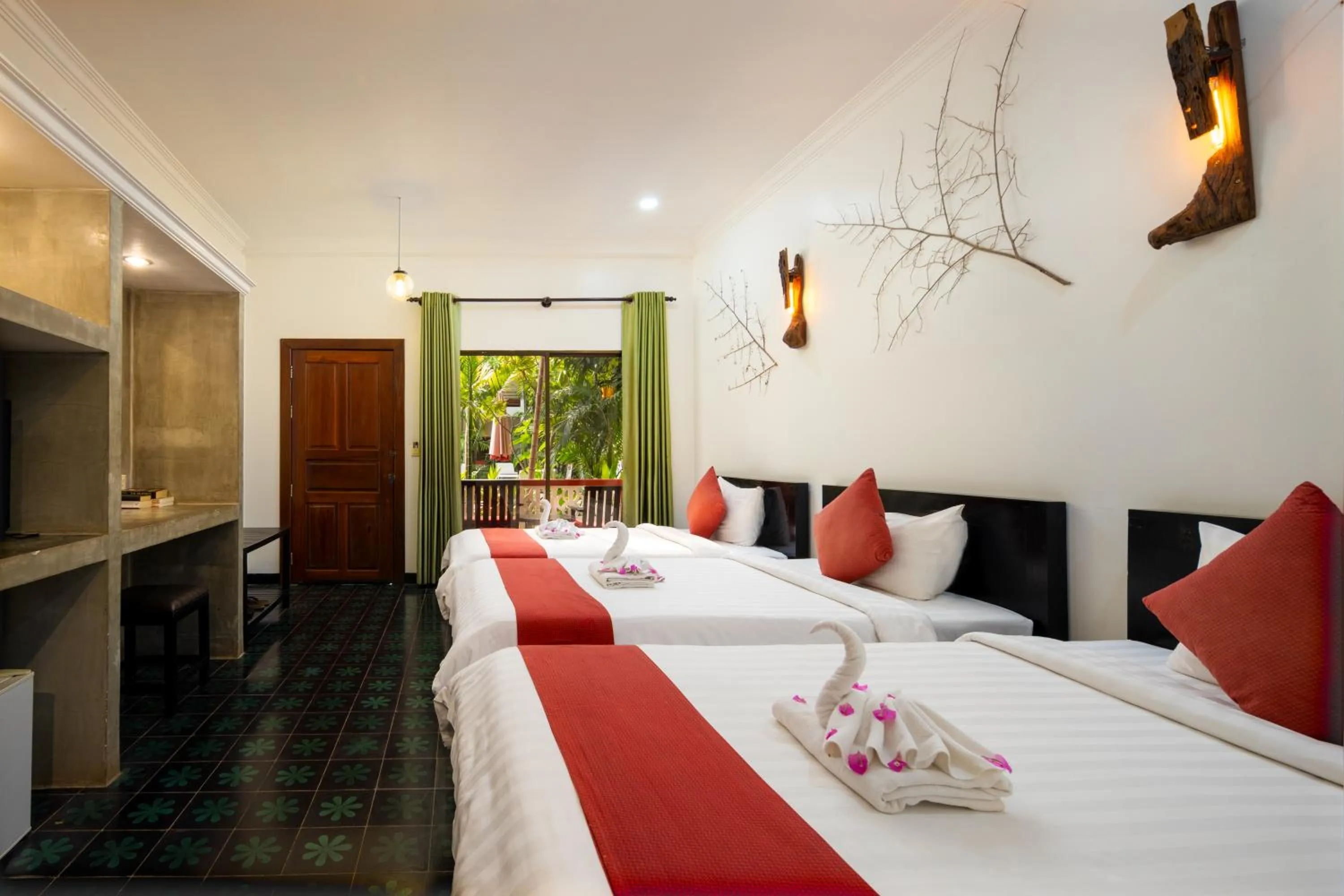 Photo of the whole room, Bed in La Niche D'angkor Boutique Hotel