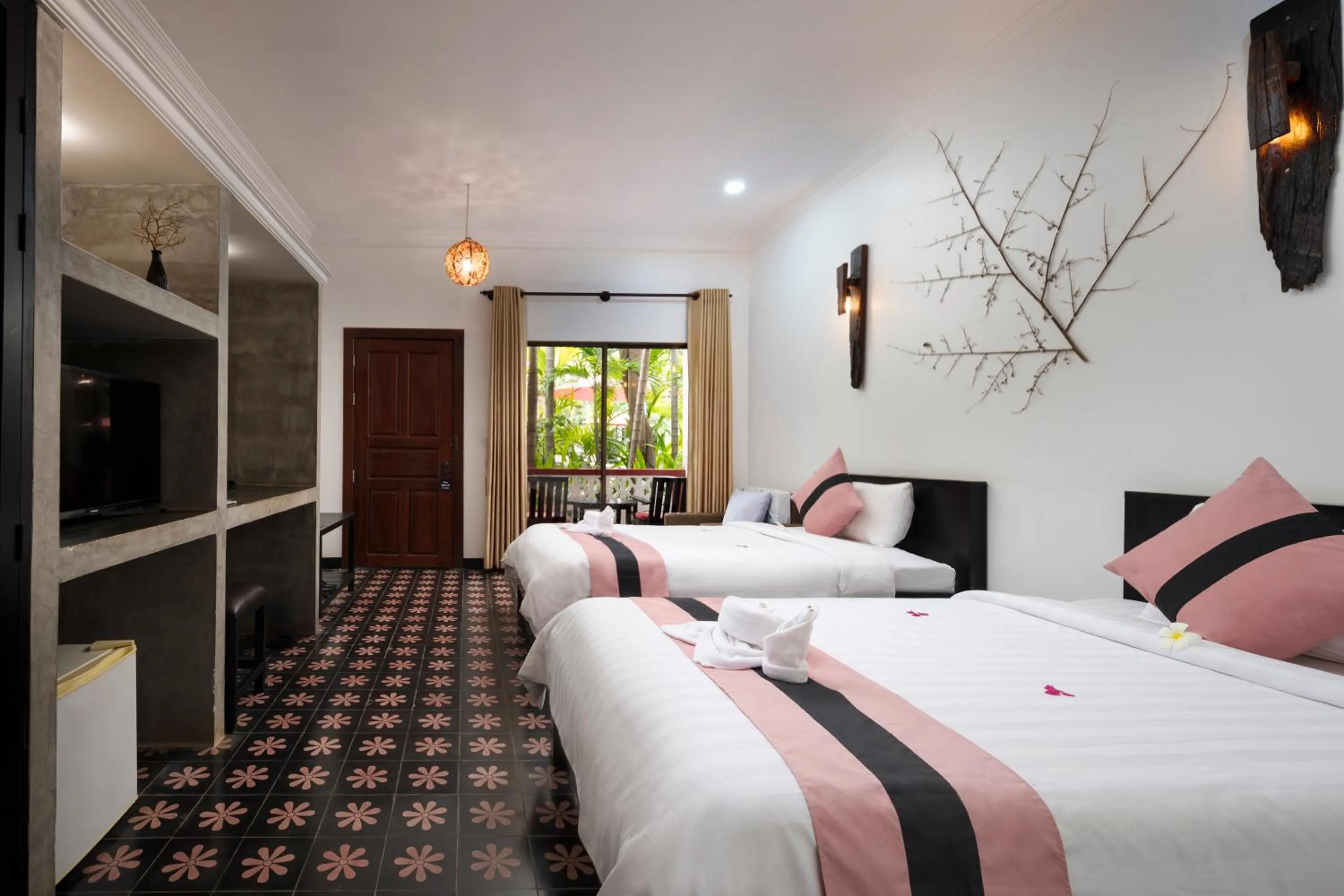 Photo of the whole room, Bed in La Niche D'angkor Boutique Hotel