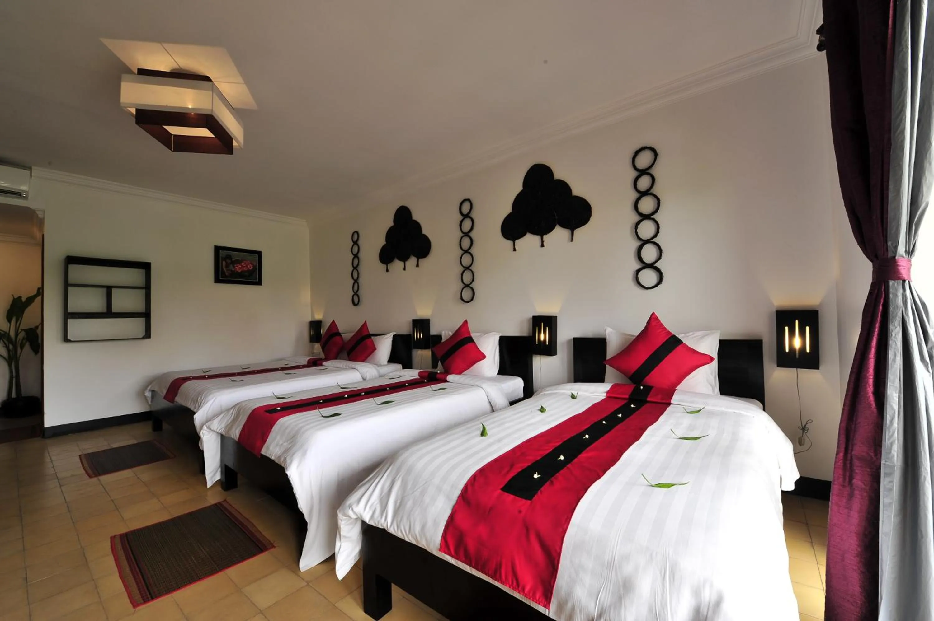 Bed in La Niche D'angkor Boutique Hotel