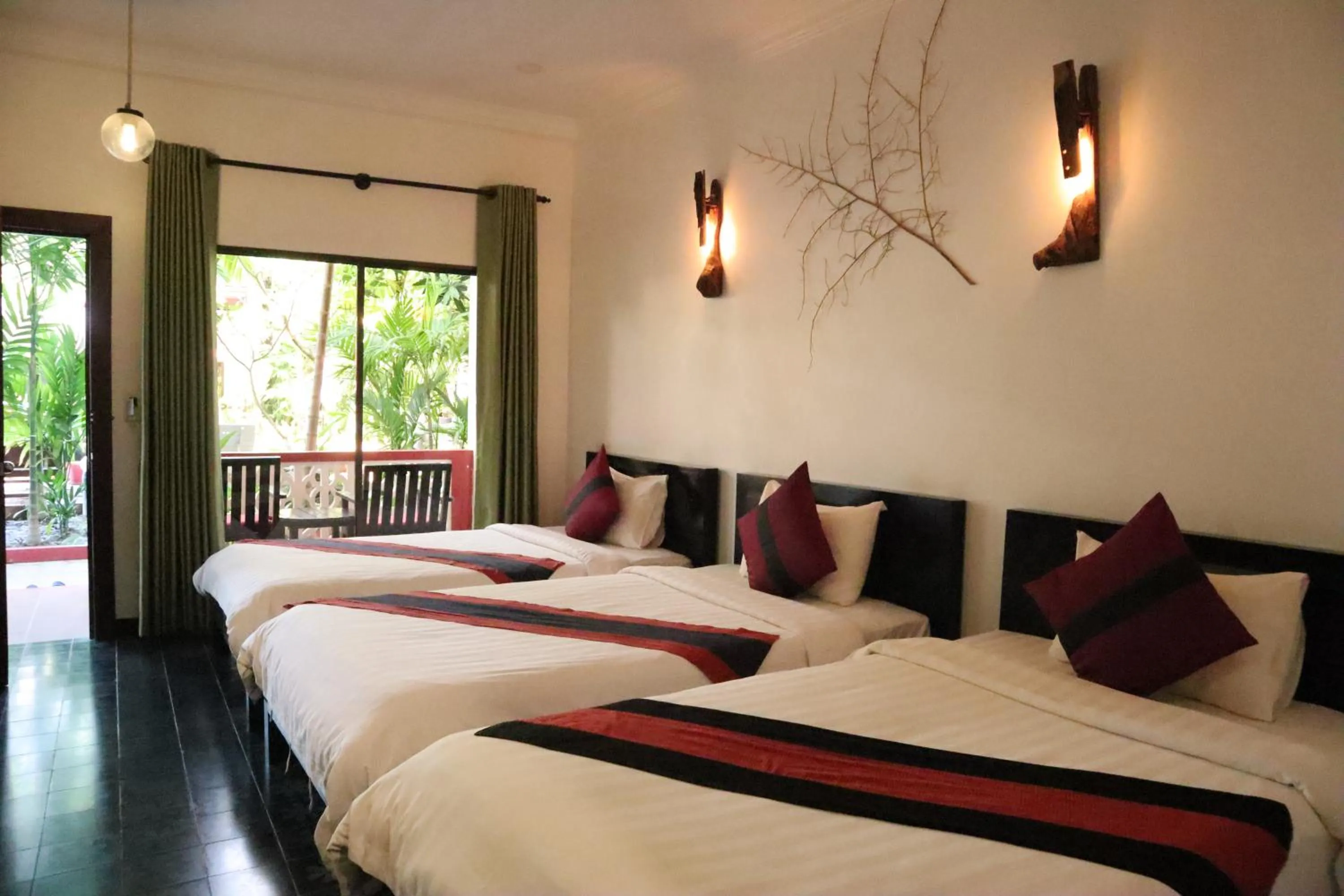 Photo of the whole room, Bed in La Niche D'angkor Boutique Hotel