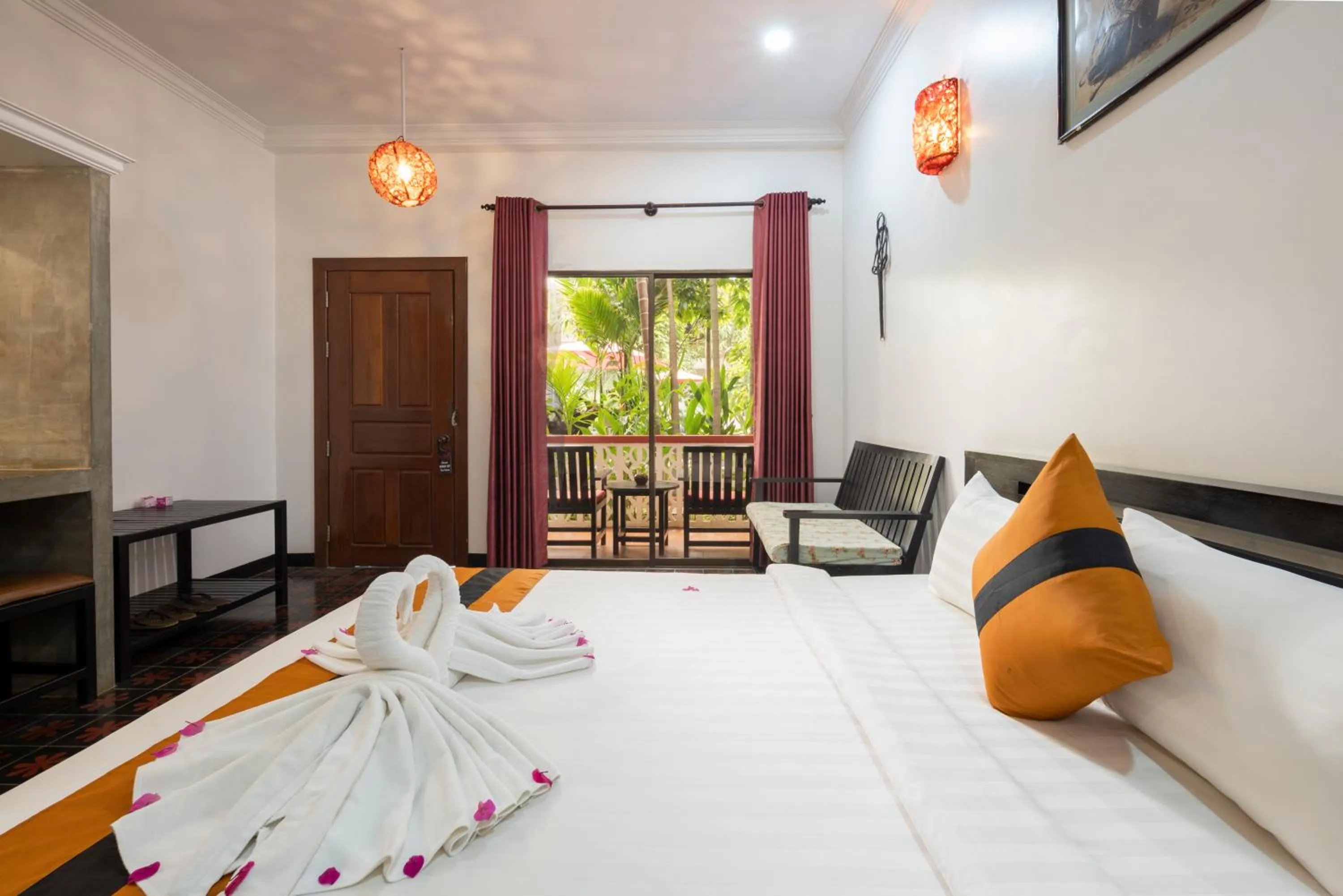 Bed in La Niche D'angkor Boutique Hotel