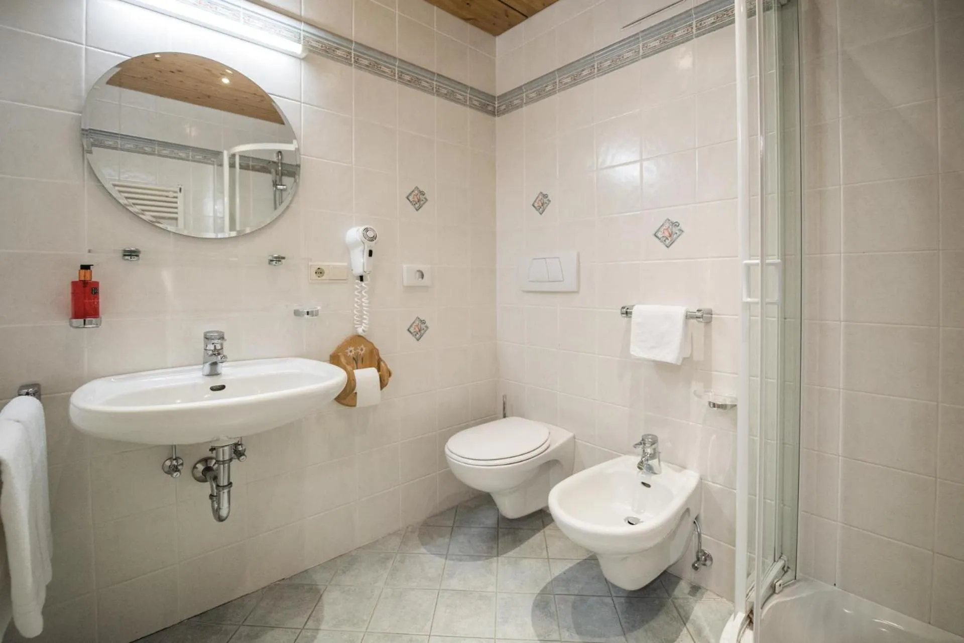 Bathroom in Hotel Edelweiss