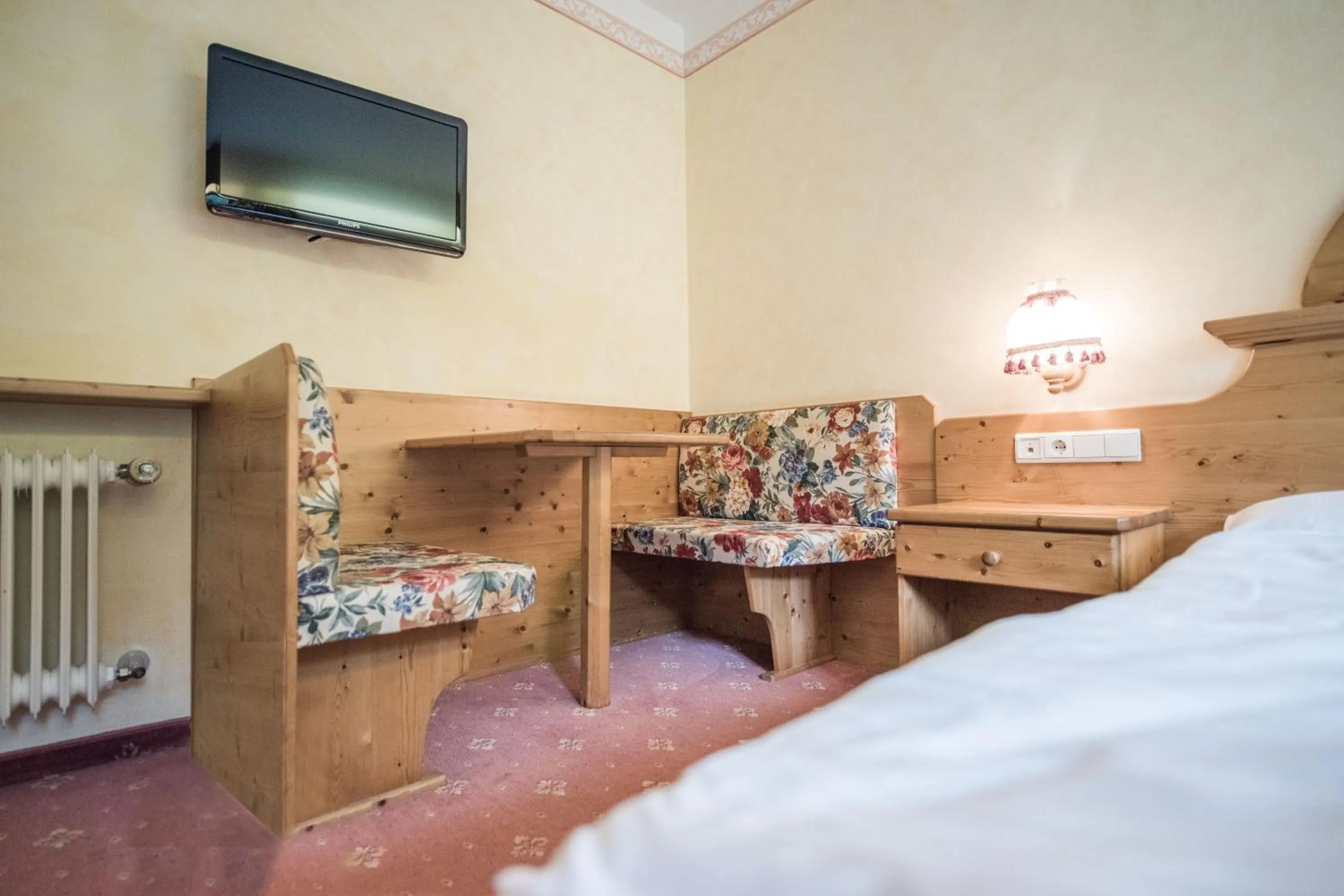 Bedroom, Bed in Hotel Edelweiss