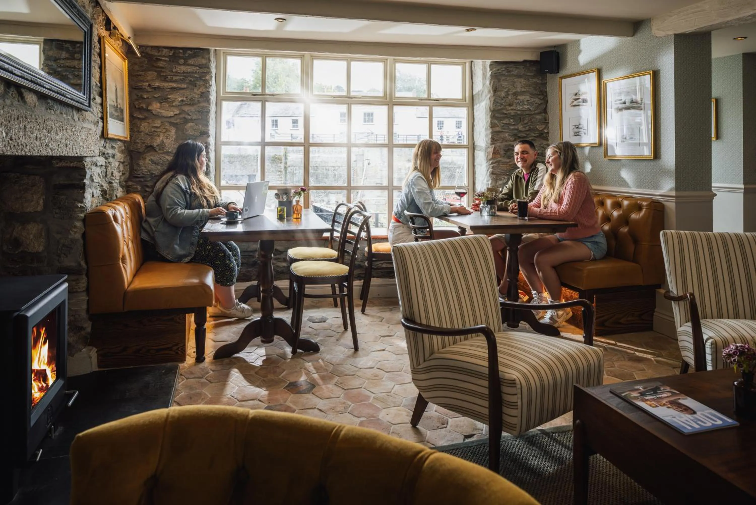 Restaurant/places to eat in Pier House