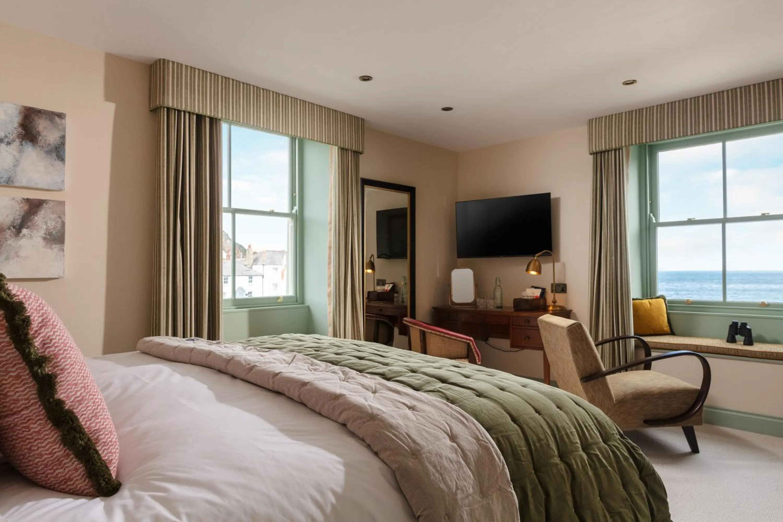 Photo of the whole room, Bed in Pier House