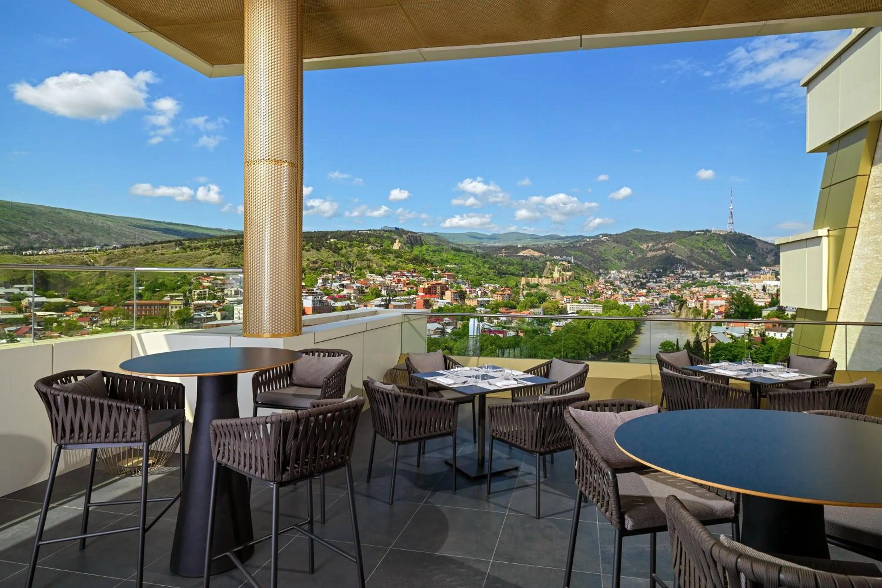 Restaurant/places to eat in Sheraton Grand Tbilisi Metechi Palace