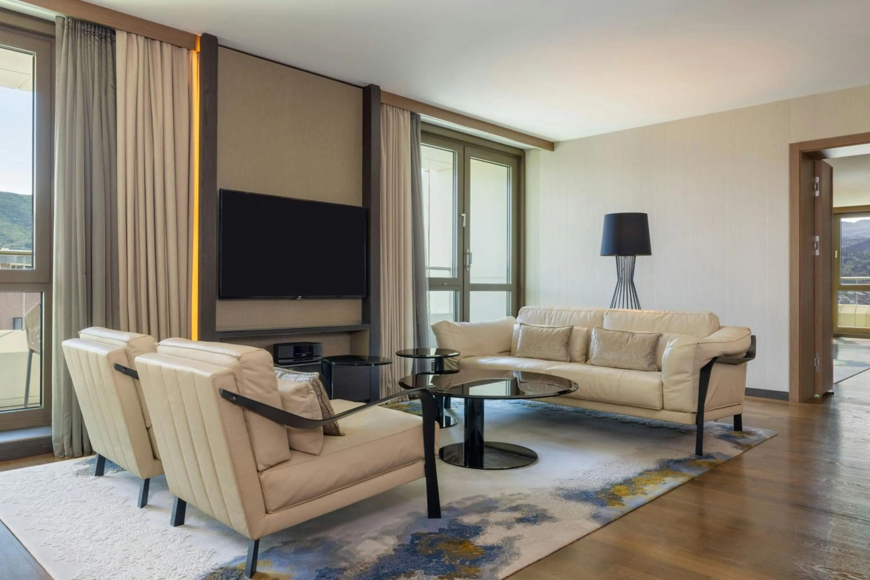 Living room in Sheraton Grand Tbilisi Metechi Palace