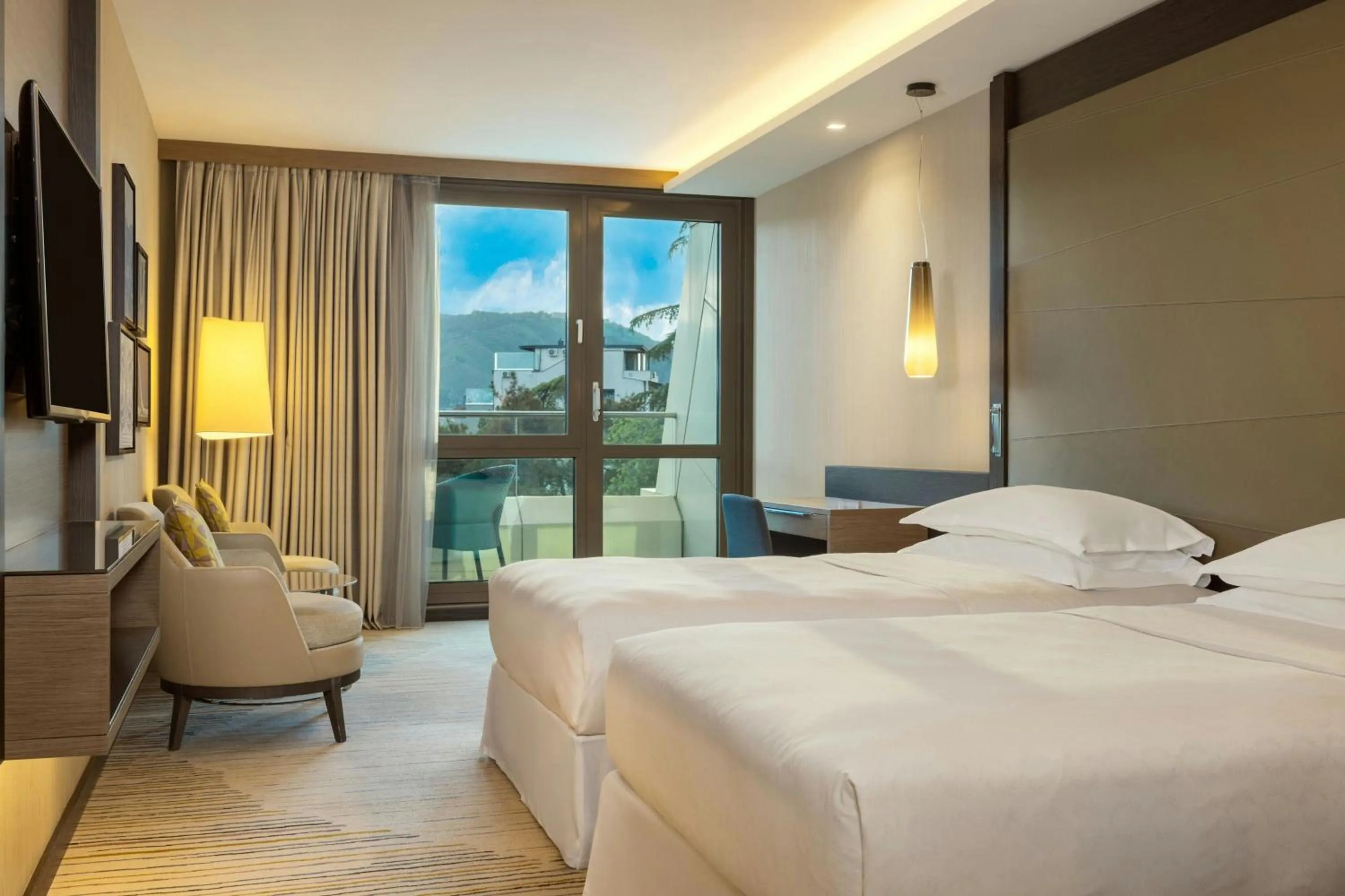 Photo of the whole room, Bed in Sheraton Grand Tbilisi Metechi Palace