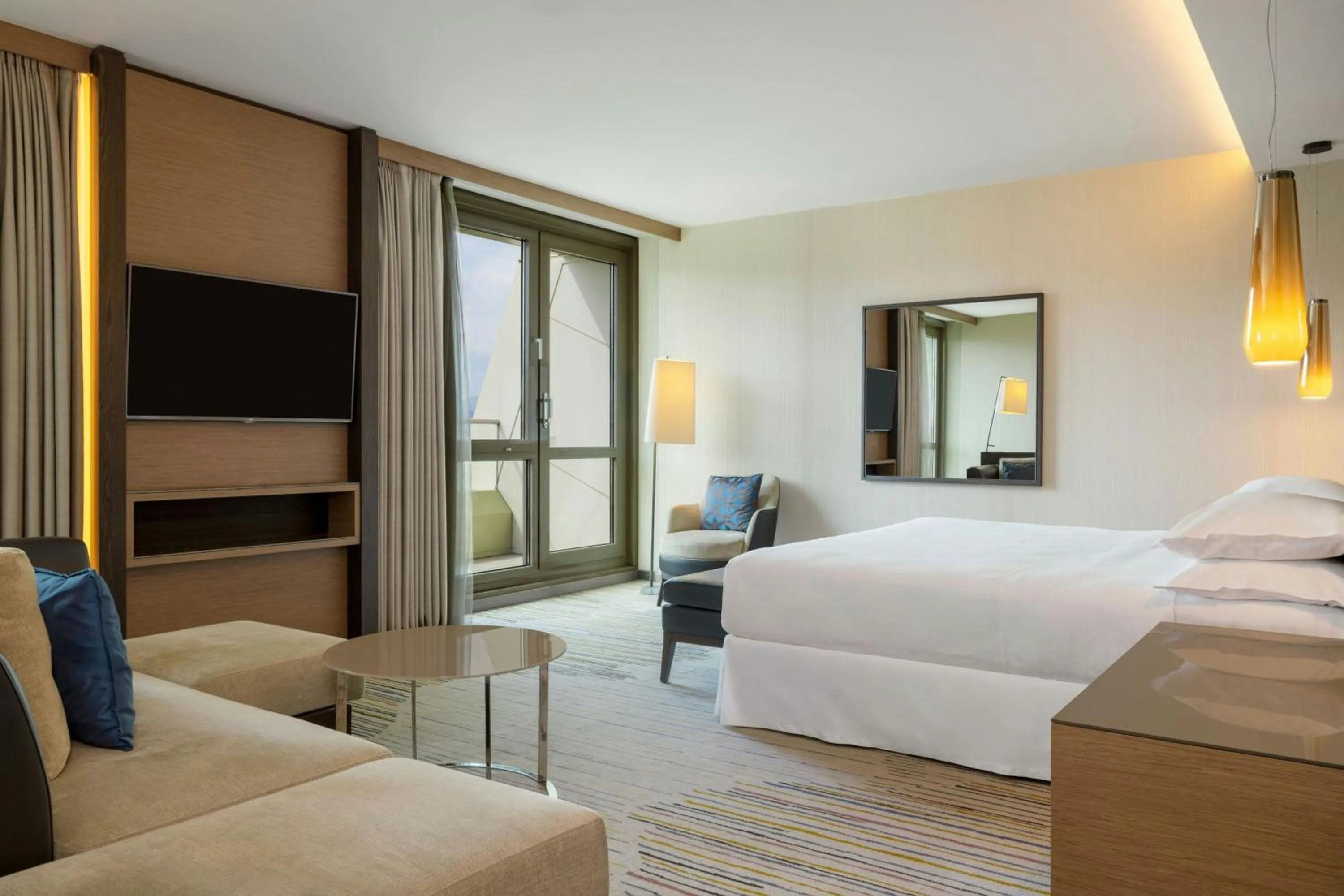 Photo of the whole room, Bed in Sheraton Grand Tbilisi Metechi Palace