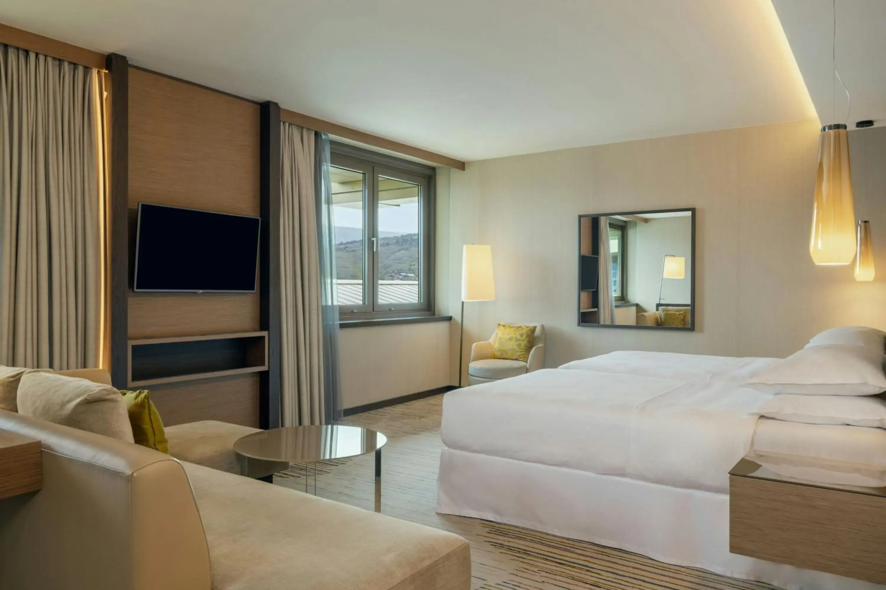 Executive Twin, Larger Guest room, 2 Twin/Single Bed(s) in Sheraton Grand Tbilisi Metechi Palace Executive Twin, Larger Guest room, 2 Twin/Single Bed(s) in Sheraton Grand Tbilisi Metechi Palace